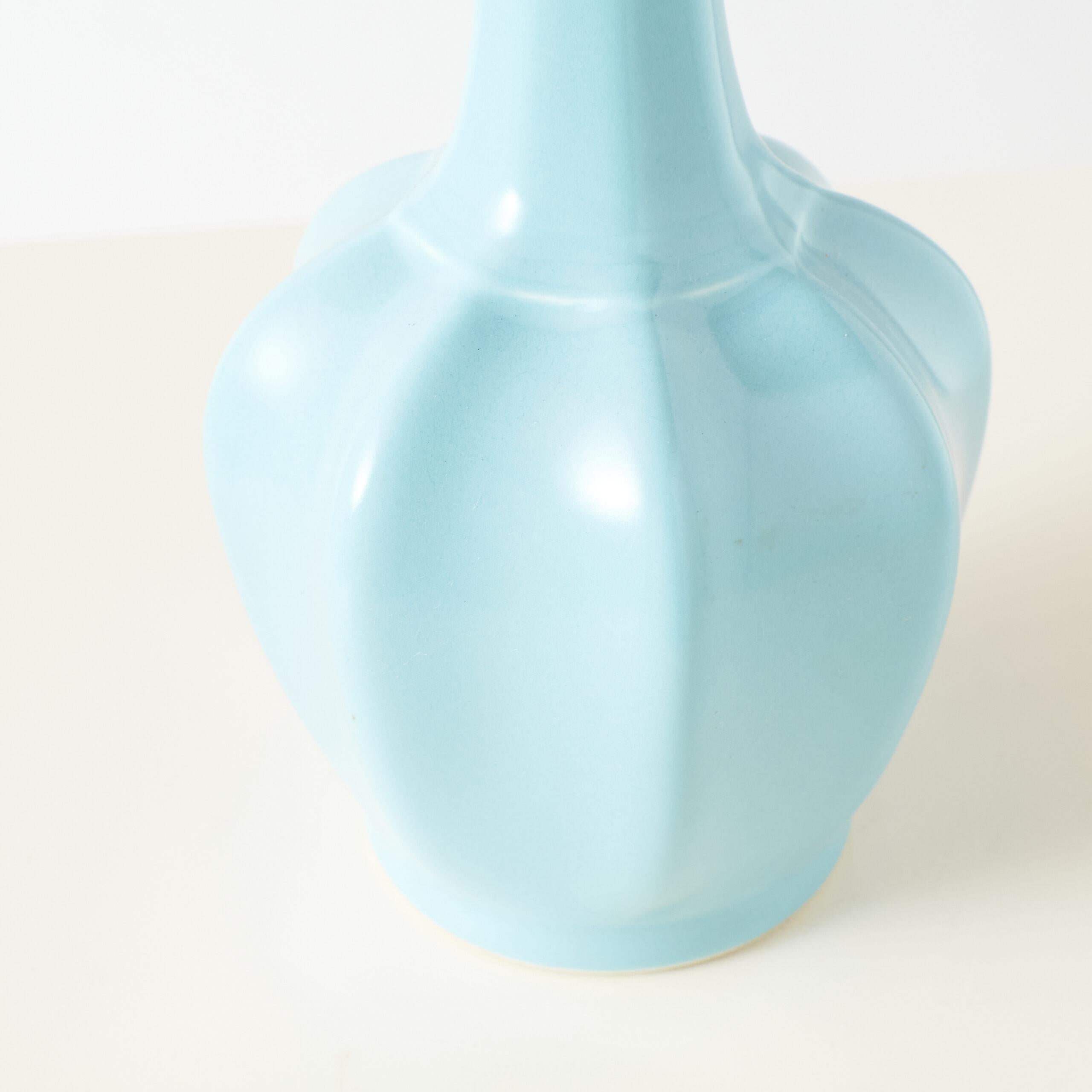 Gerippte Melonenform Celadon-Vase im Zustand „Gut“ im Angebot in San Francisco, CA