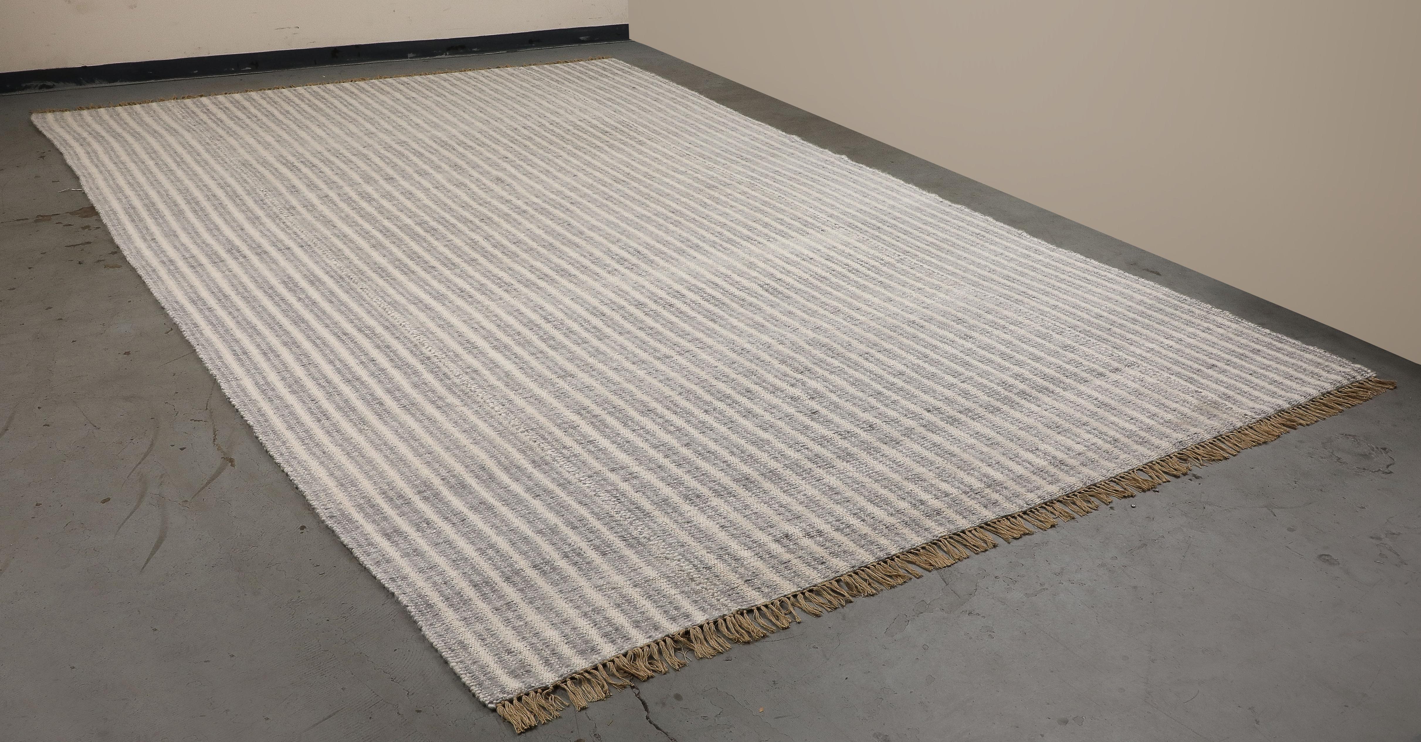 Handgeknüpfter Teppich aus geripptem Mohair von Ennui Home (Organische Moderne) im Angebot