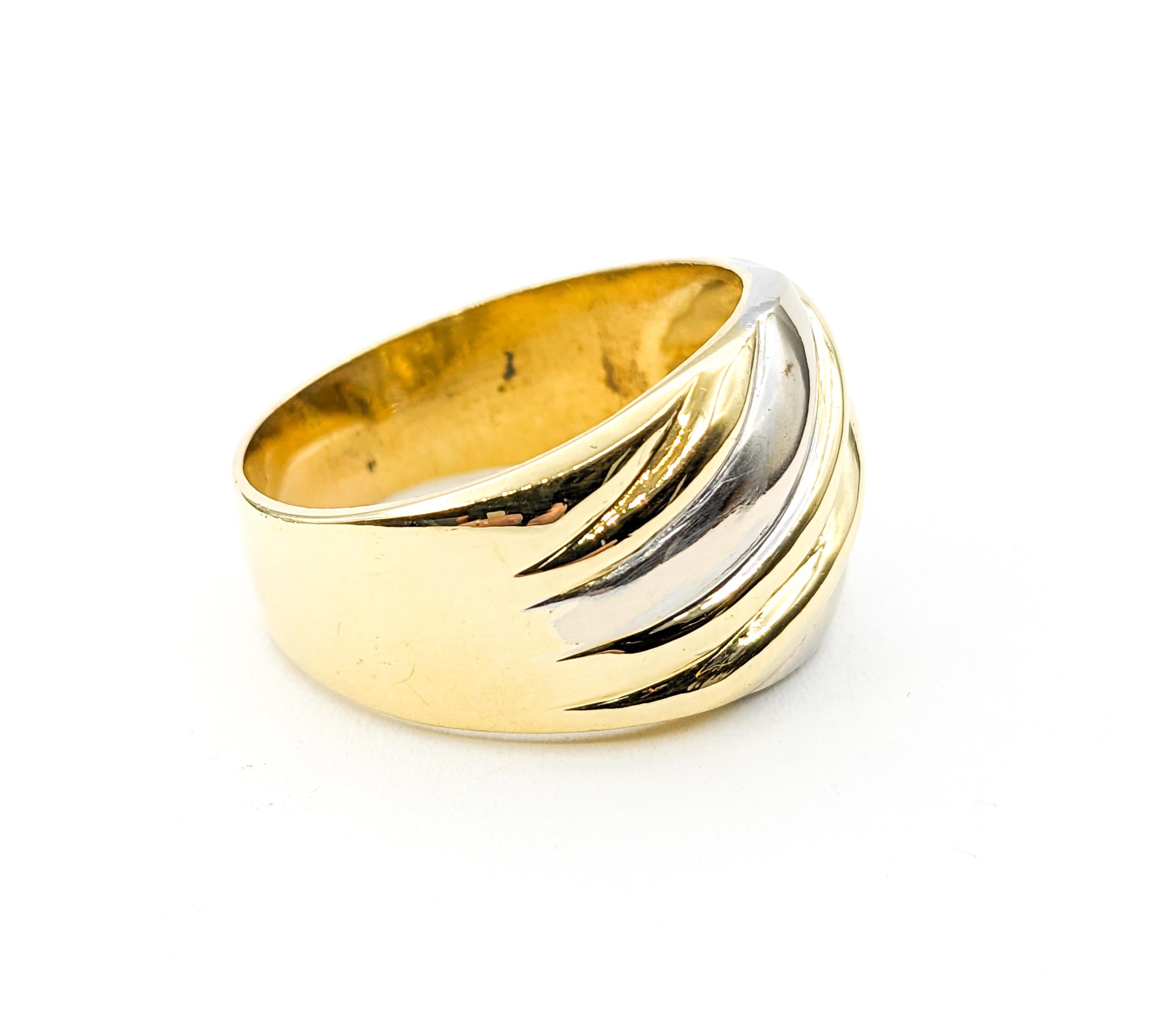 Ribbed Ring In Two-Tone Gold

Discover the allure of our two-tone 18kt Ribbed Ring, a unique and eye-catching piece crafted to make a statement. This distinctive ring, featuring a striking ribbed design in two hues, is currently available in size