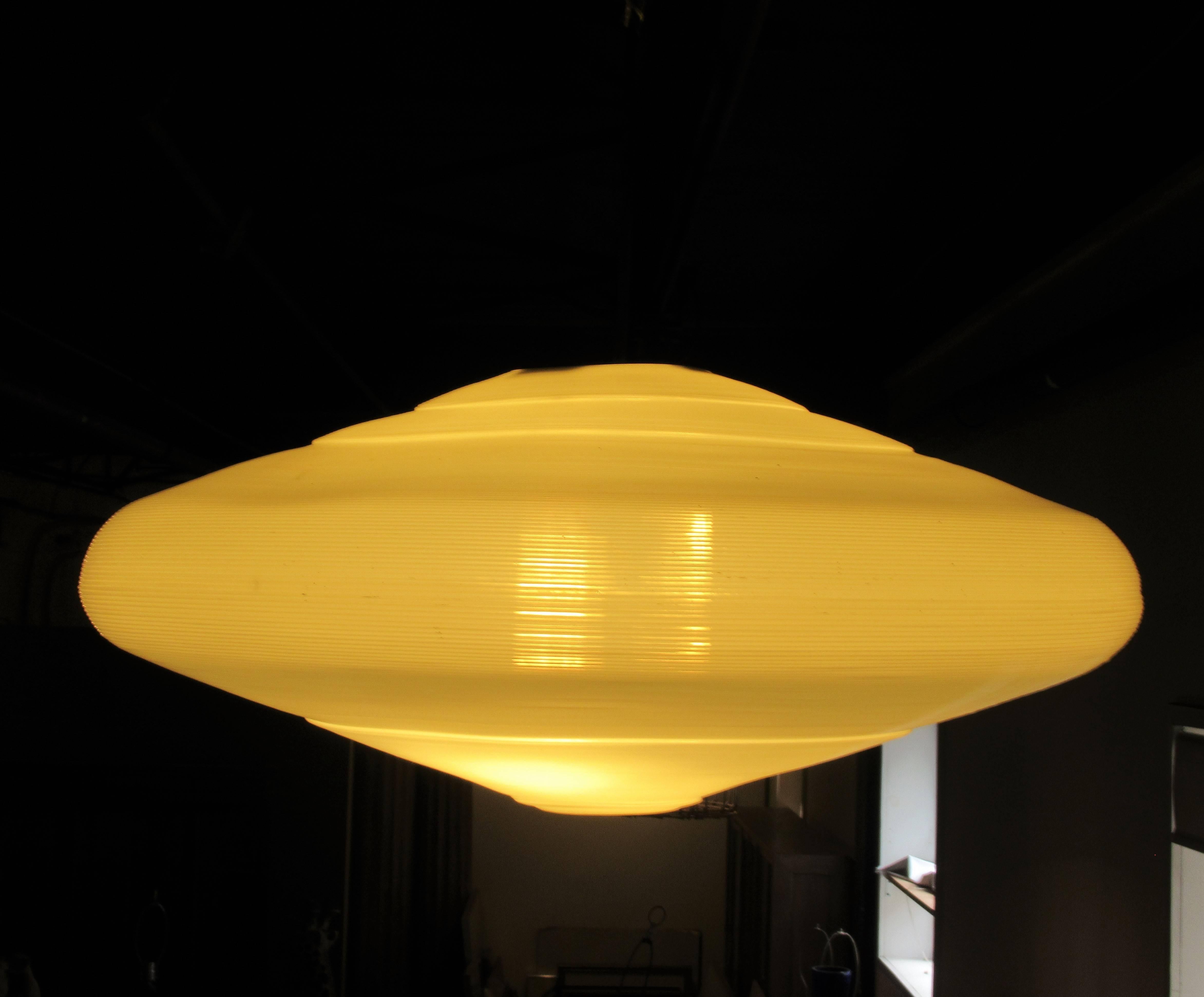 A large-scale ribbed saucer shaped pendant chandelier by Heifetz Rotoflex ( Rotaflex ) with top metal x bracket and six bulb sockets, circa 1950s.