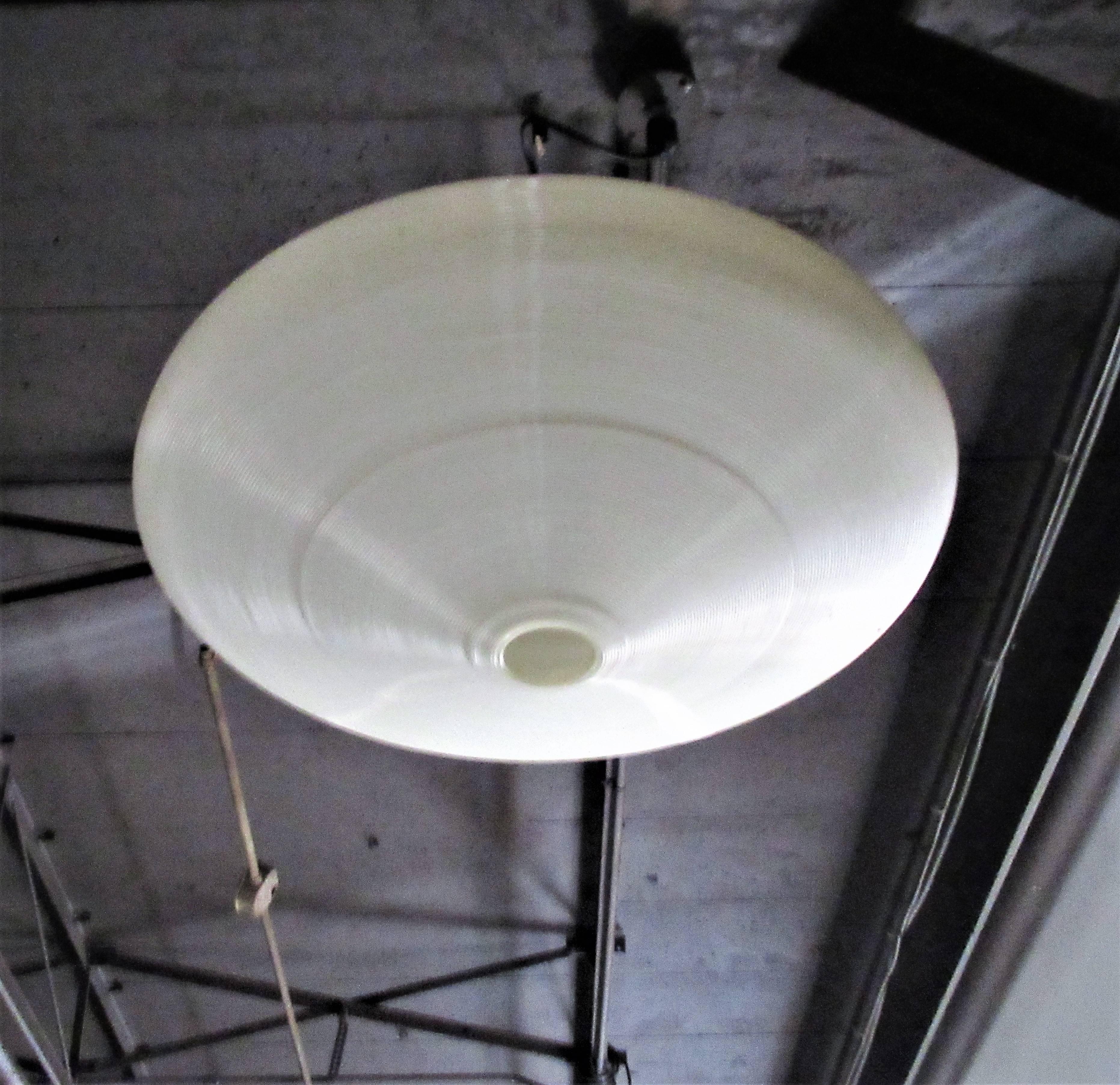 Ribbed Saucer Pendant Chandelier by Heifetz Rotoflex In Good Condition In Rochester, NY