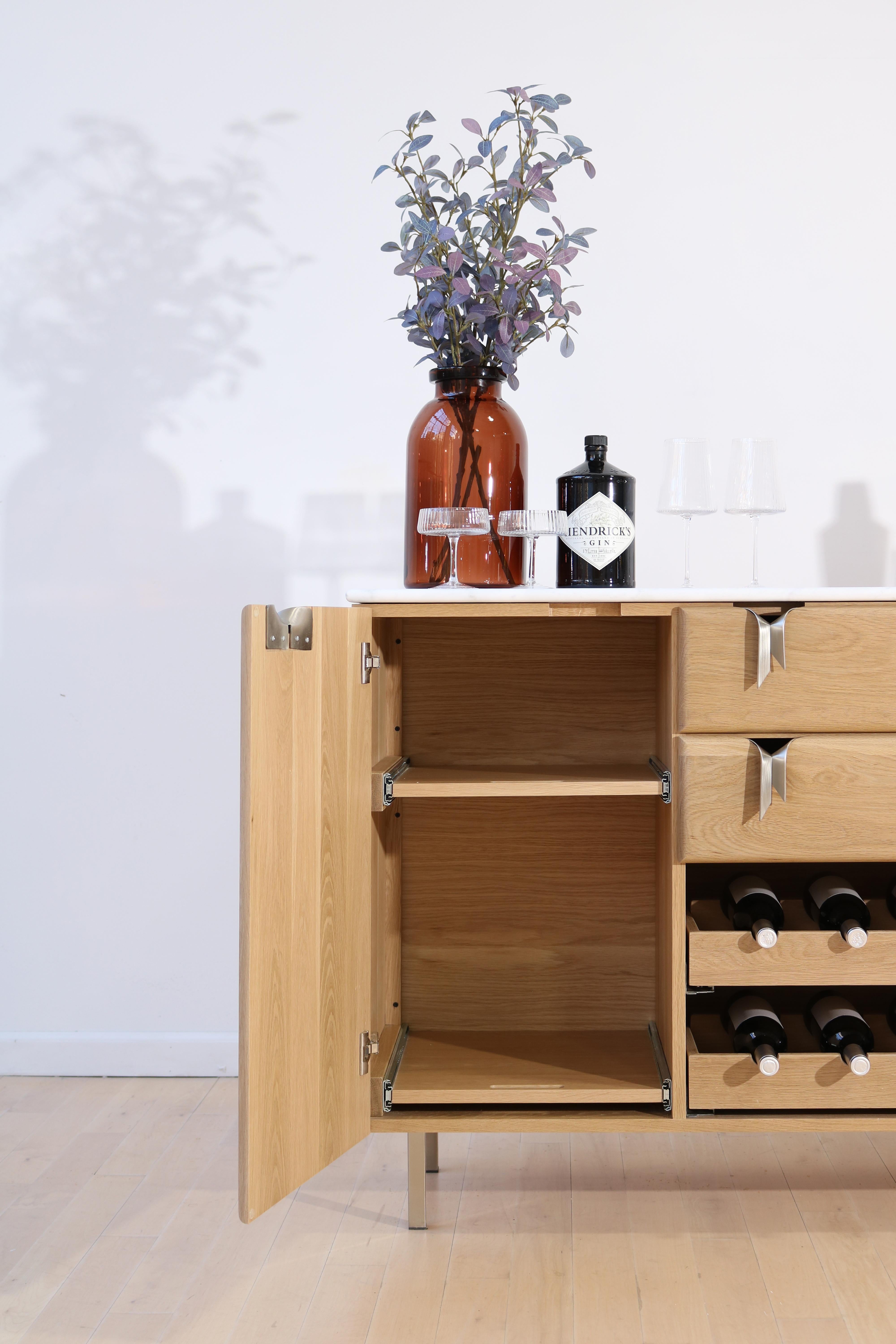 Altro Ribbon Bar / Console - Wood Oak White con hardware Silver di Debra Folz in vendita