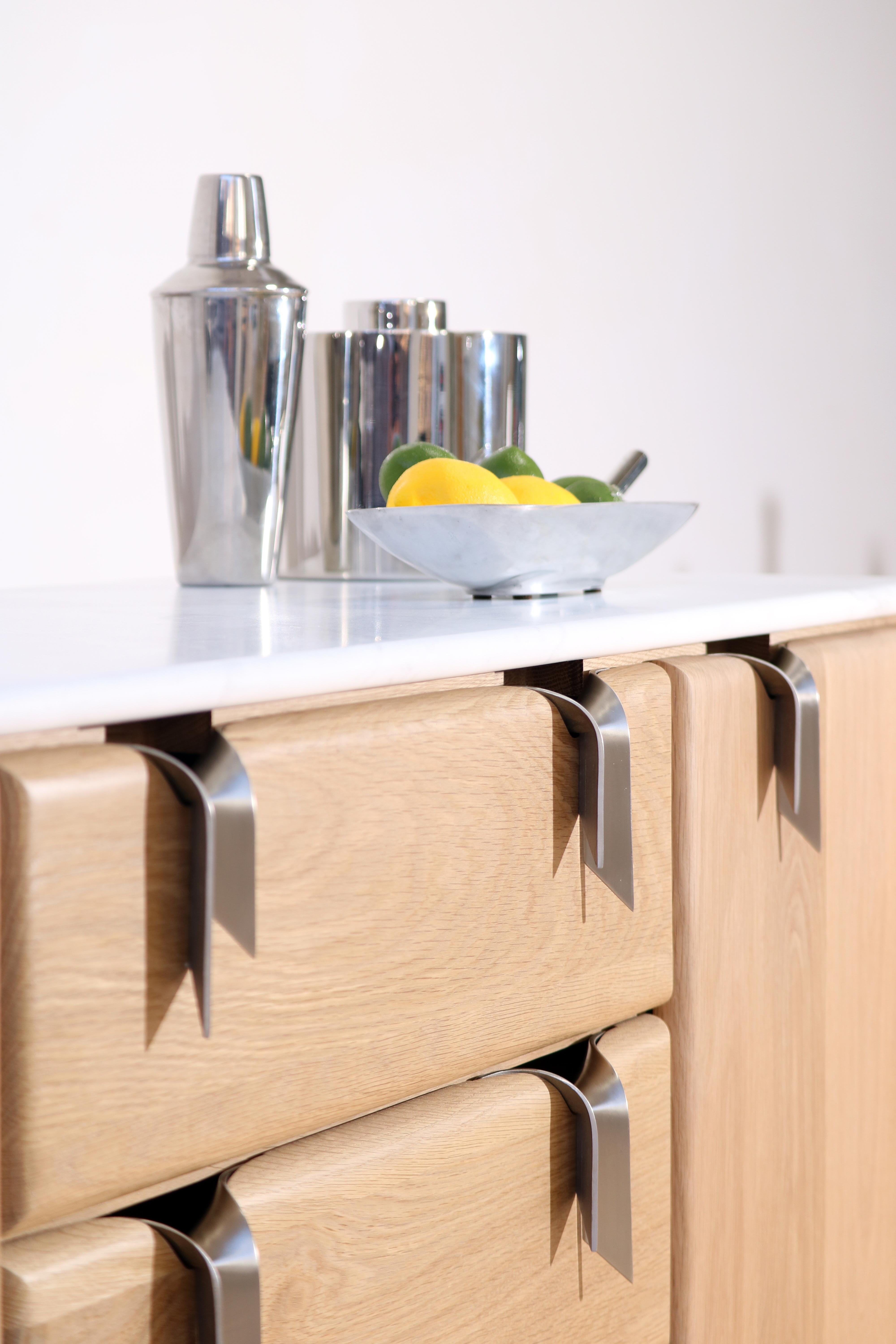 Americano Ribbon Bar / Console - Wood Oak White con hardware Silver di Debra Folz in vendita