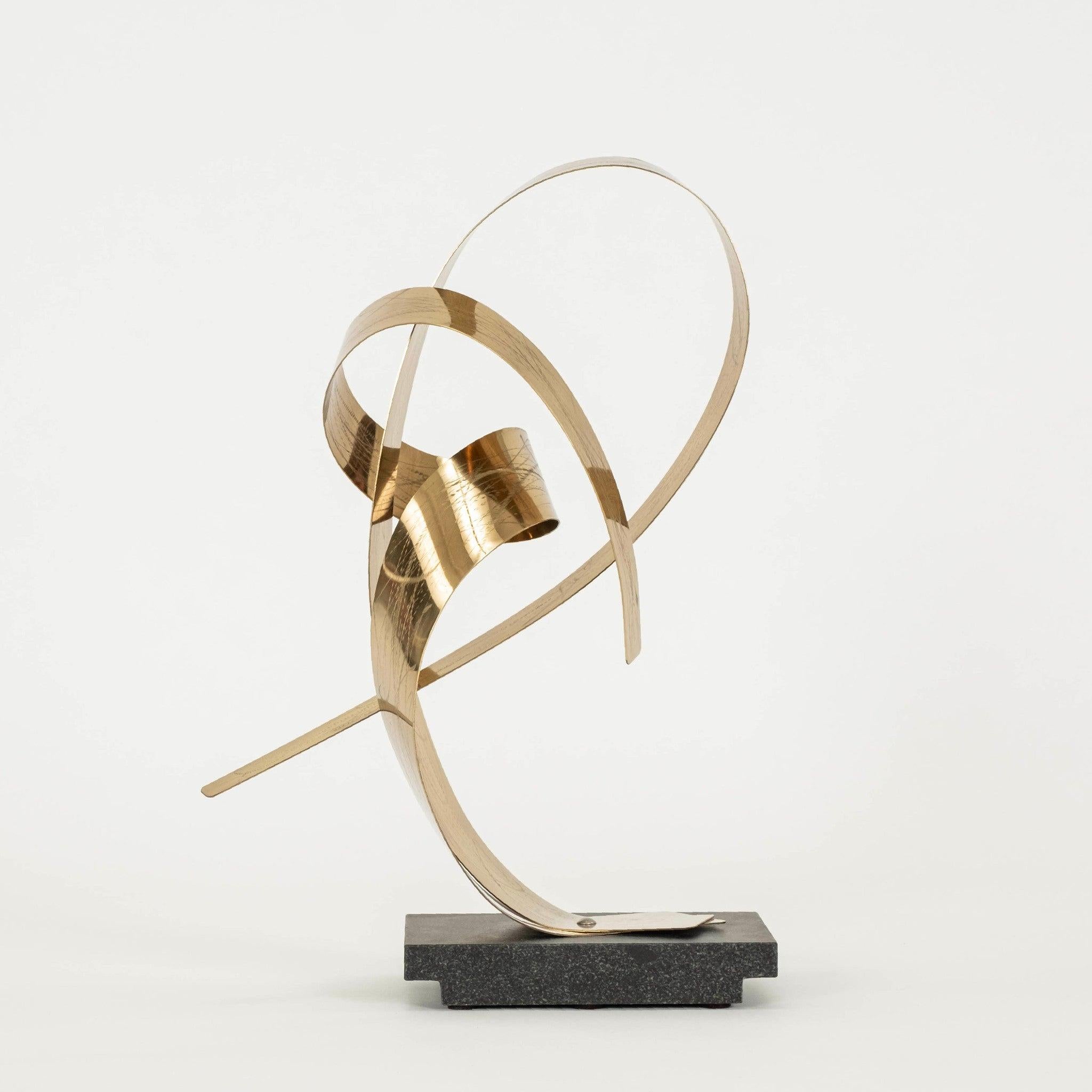 Scultura in ottone a nastro firmata 