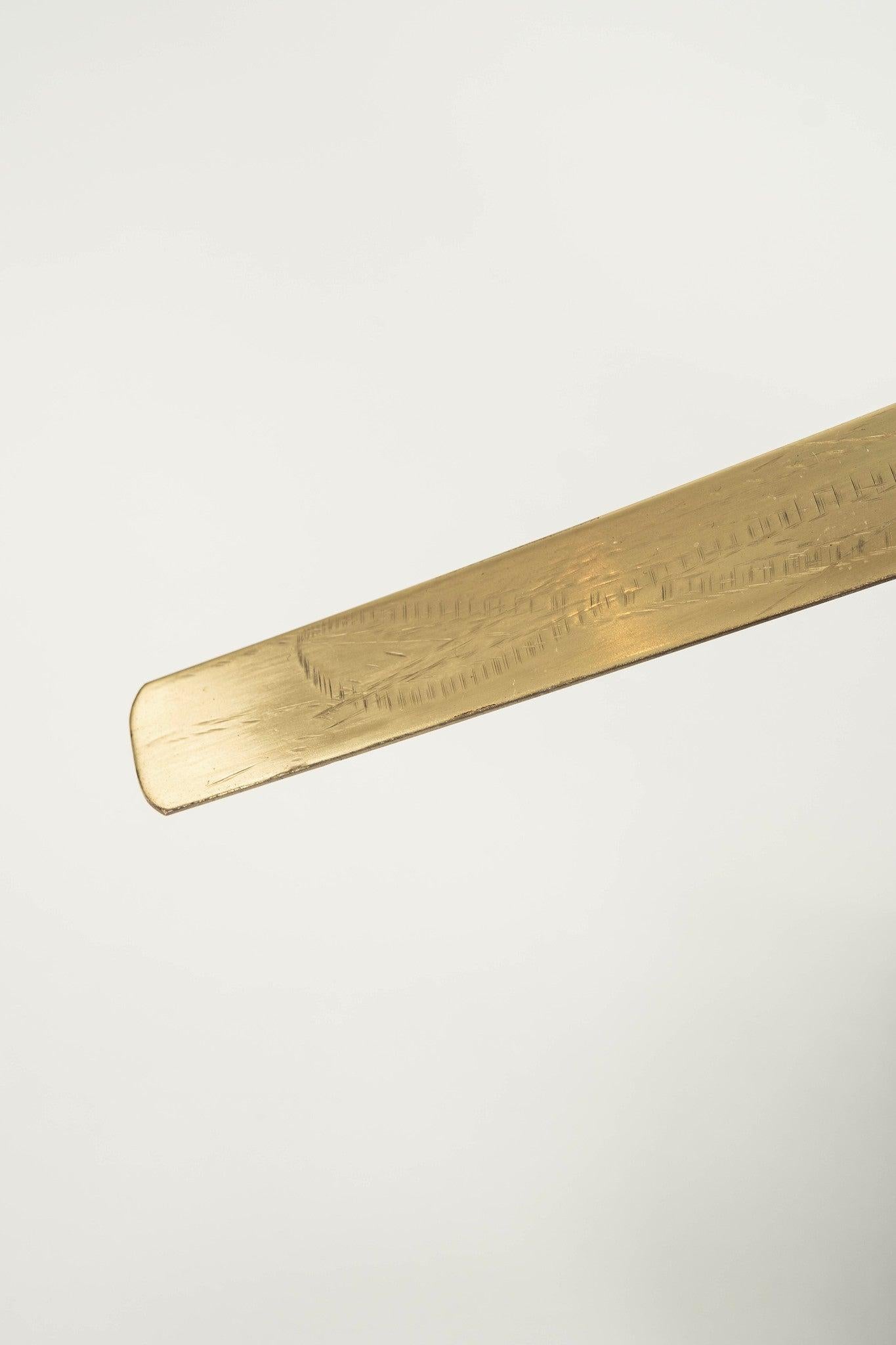 Scultura in ottone a nastro firmata 