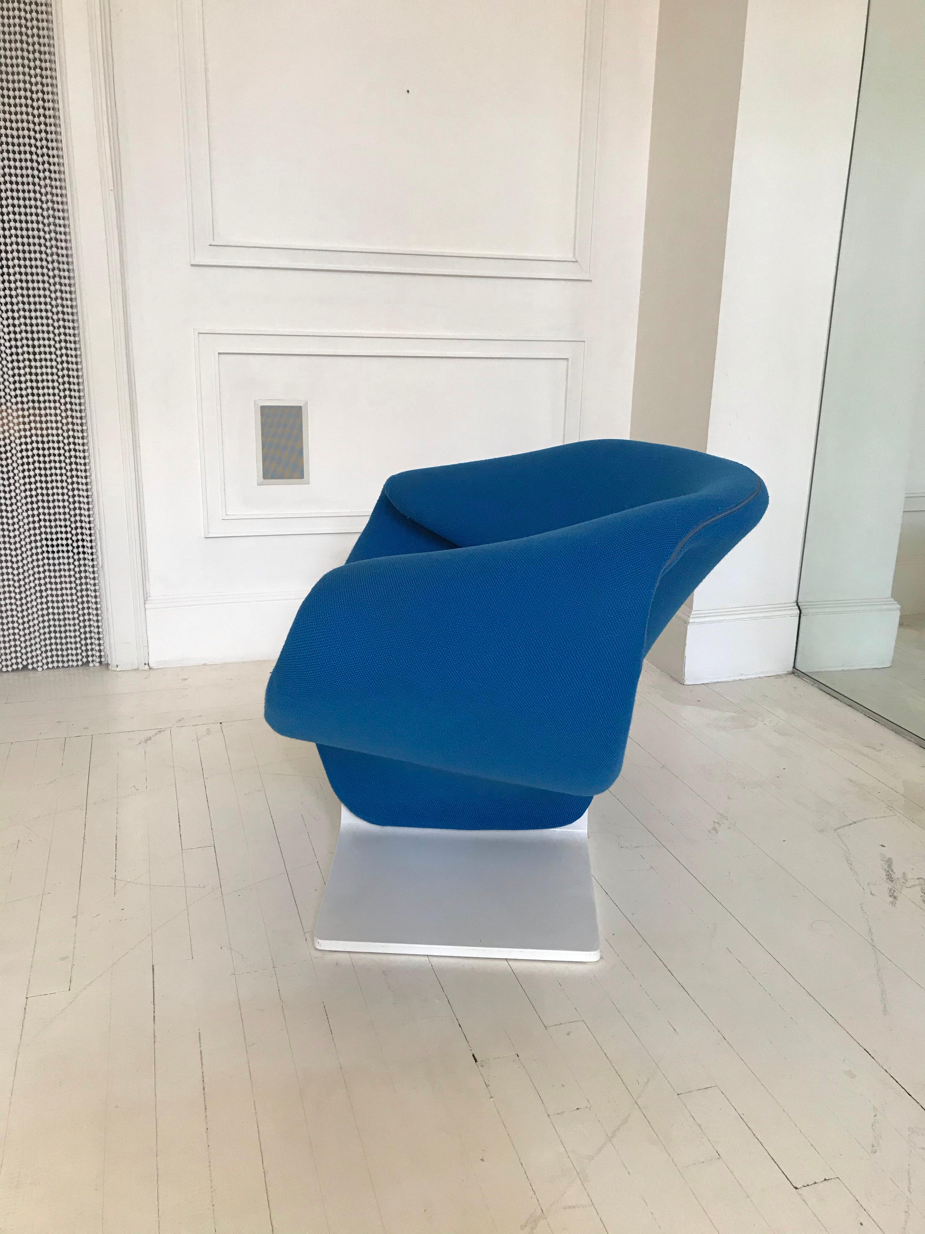 Mid-Century Modern Ribbon Chair and Ottoman by Pierre Paulin for Artifort