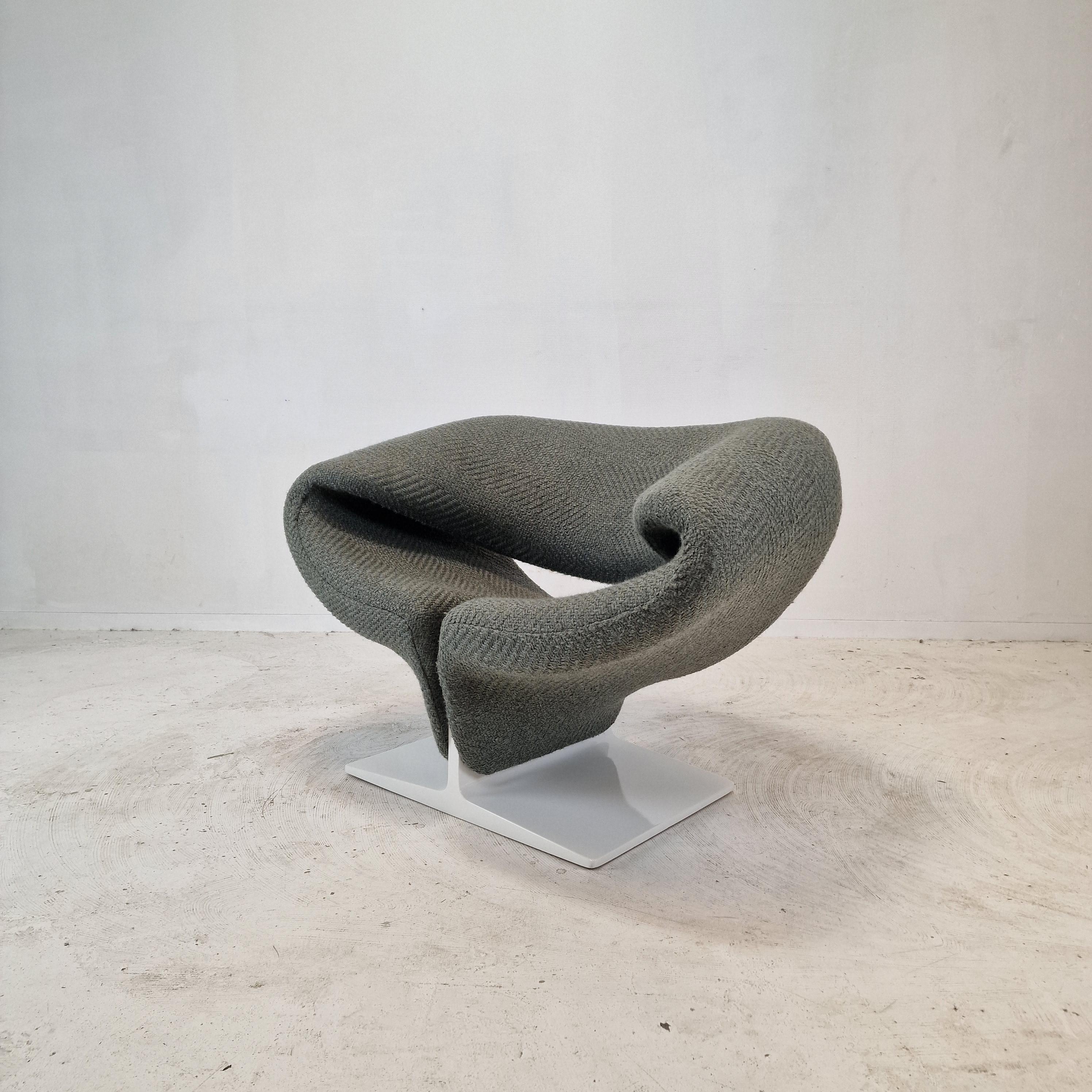 Mid-Century Modern Ribbon Chair by Pierre Paulin for Artifort, 1960's For Sale