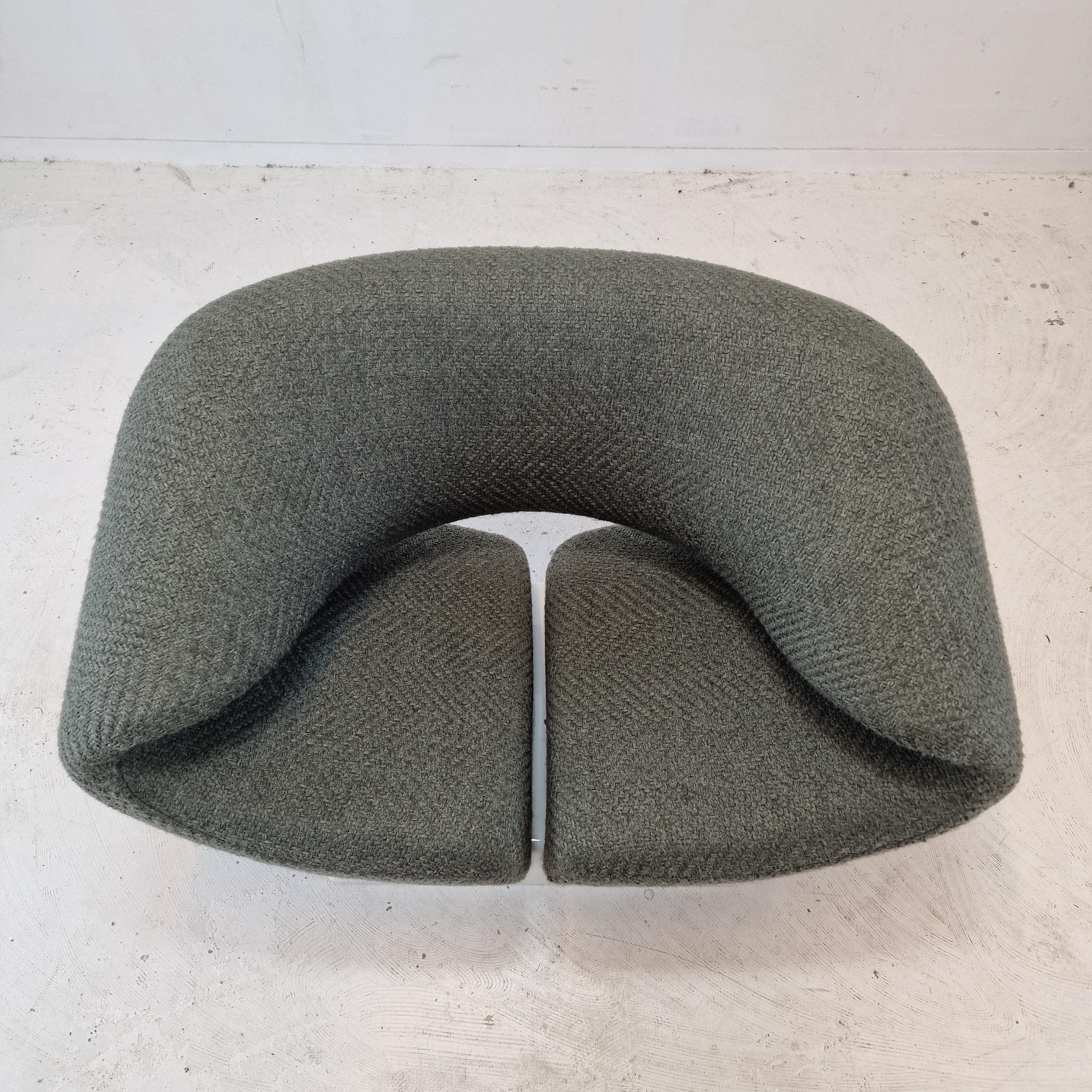 Fabric Ribbon Chair by Pierre Paulin for Artifort, 1960's For Sale