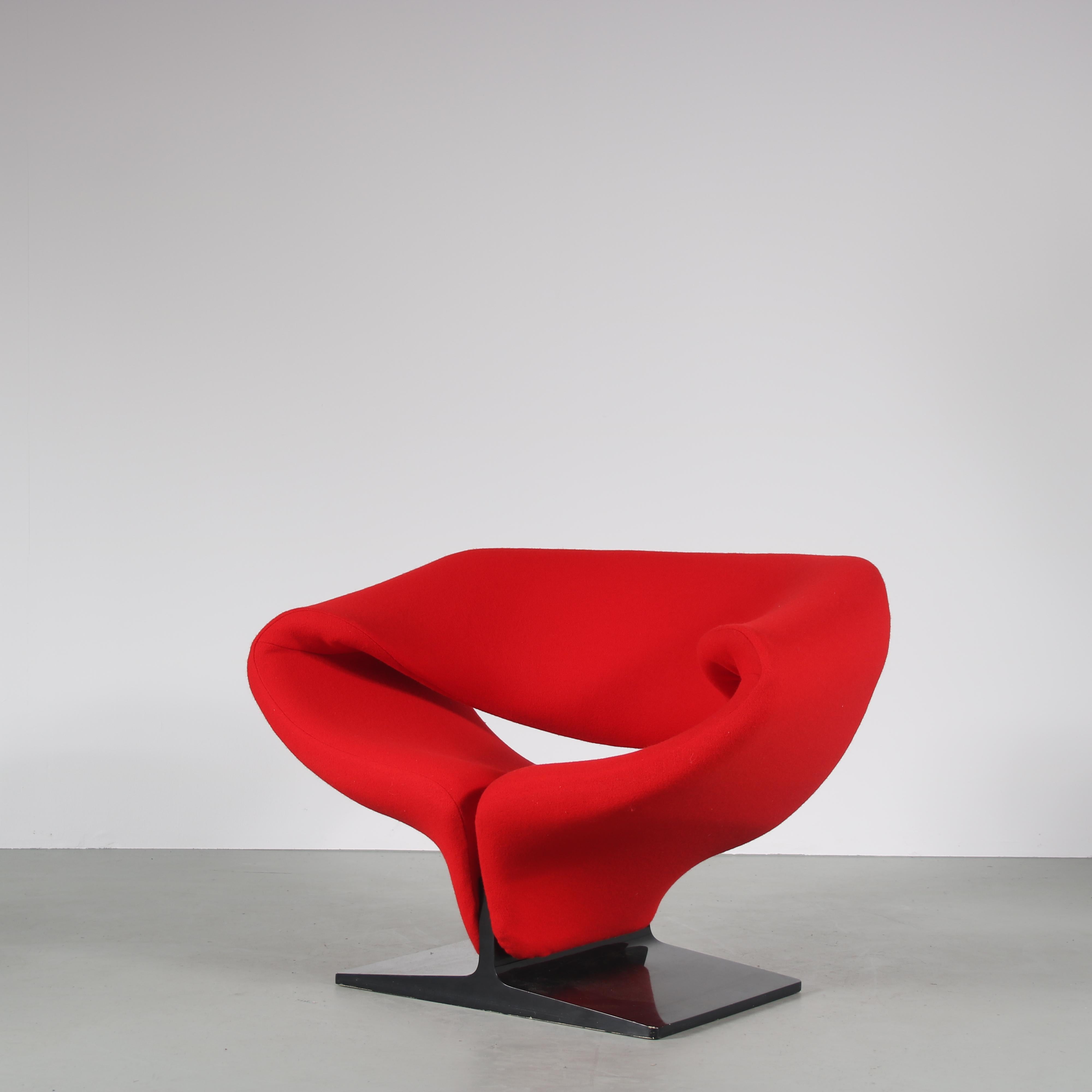 A fantastic “Ribbon” chair designed by Pierre Paulin, manufactured by Artifort in the Netherlands around 1970.

Newly upholstered in high quality red Kvadrat fabric, this most appealing chair has a wonderful elegant design. The luxurious shape,