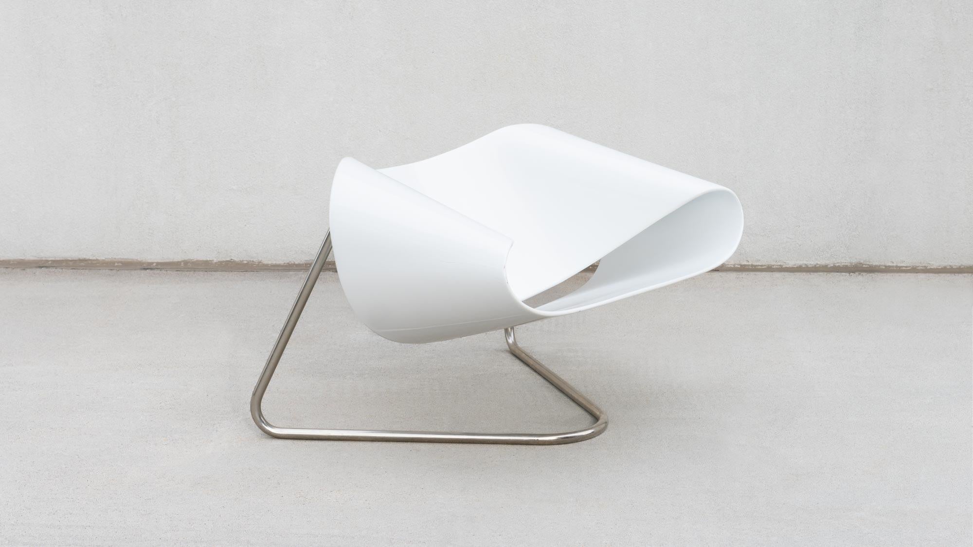 ‘CL9’ RIBBON CHAIR
CESARE LEONARDI AND FRANCA STAGI FOR FIARM / BERNINI C.1961

CL9 Ribbon chair by Cesare Leonardi and Franca Stagi, also known as ‘the easy chair’. A tubular chromed frame supports one continuous band of molded fiberglass. The seat