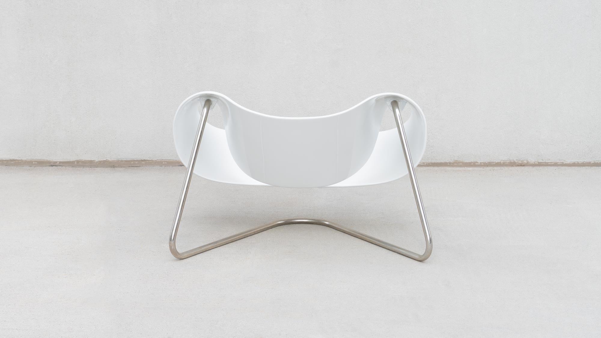 Molded Ribbon Chair 