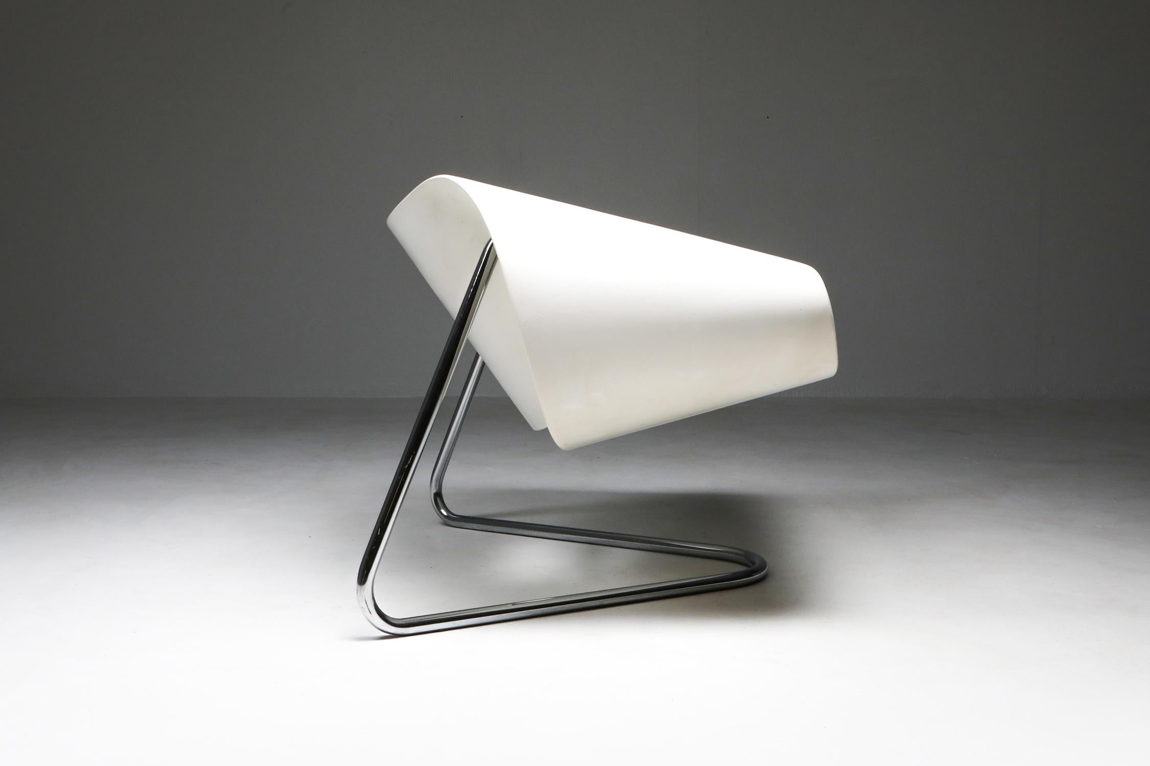 Mid-20th Century White Ribbon Chair 