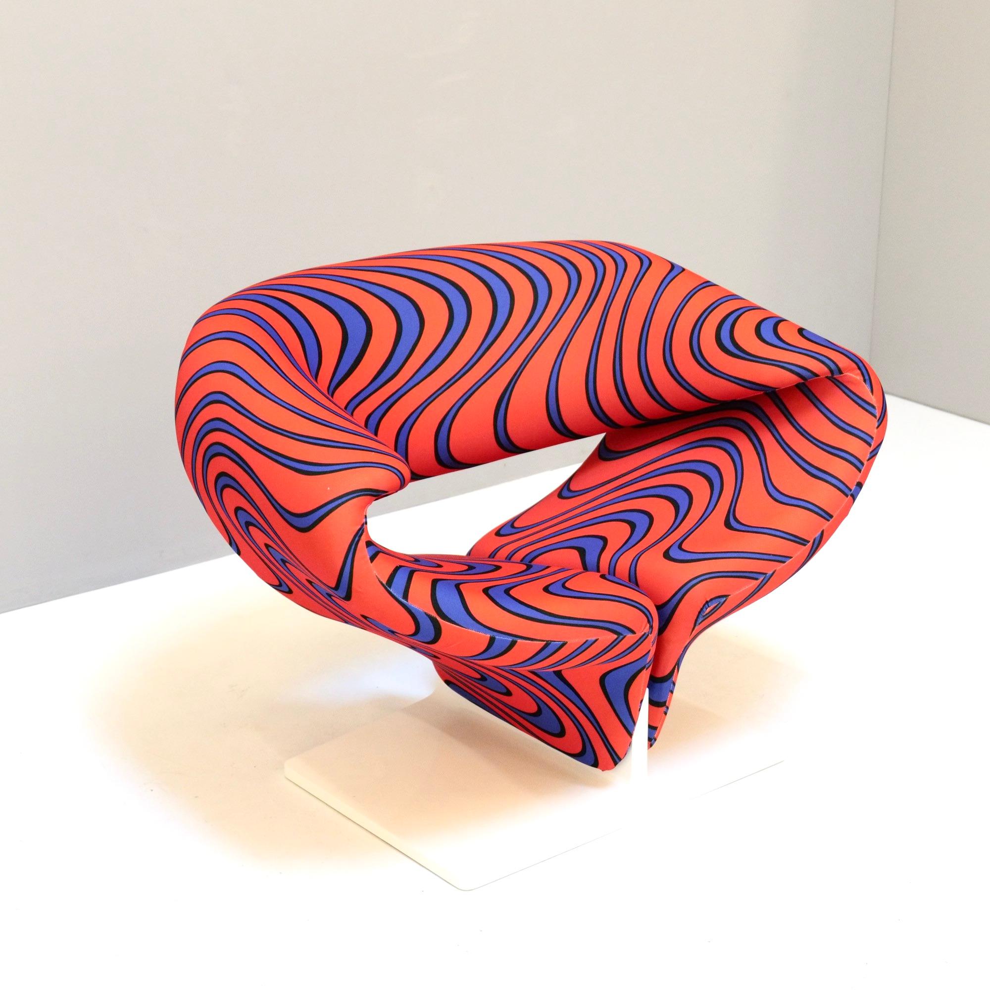 Space Age Ribbon Chair F582 by Pierre Paulin & Jack Lenor Larsen fabrics for Artifort For Sale