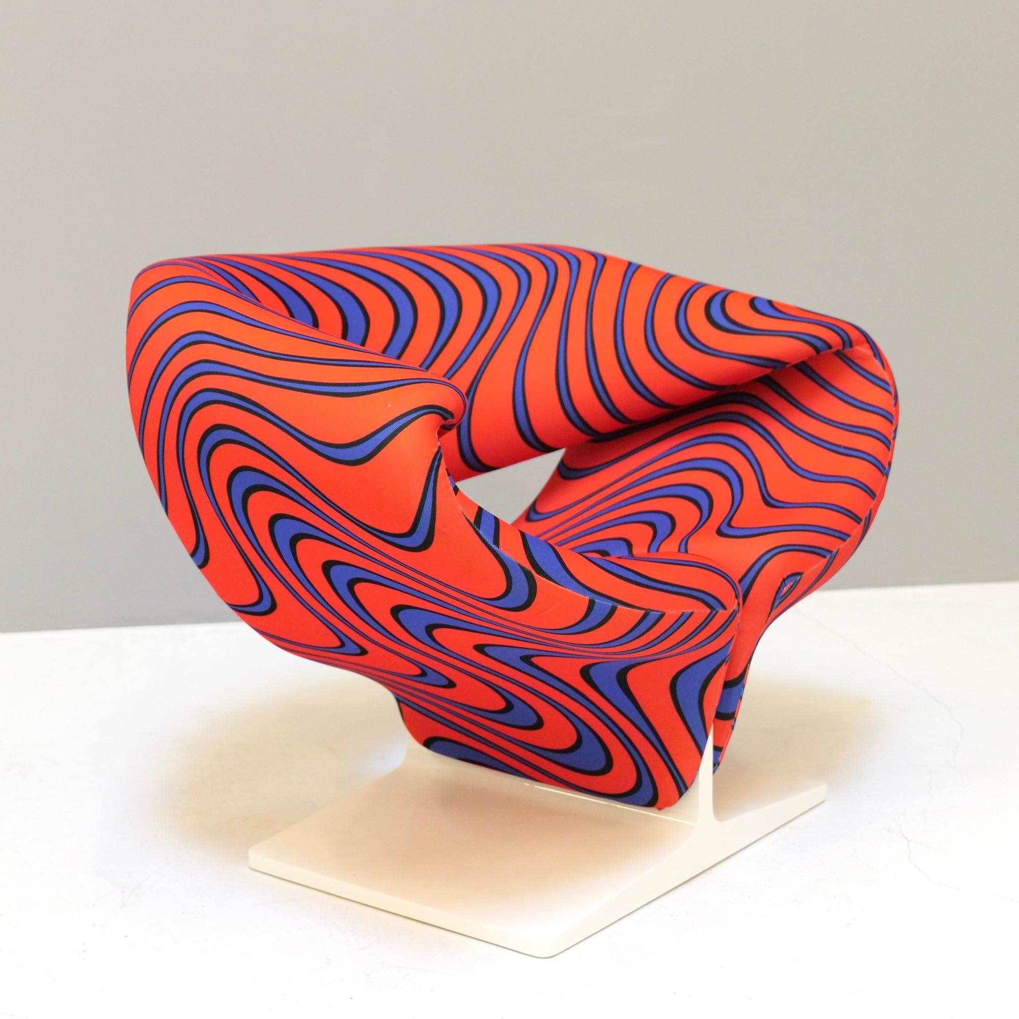 German Ribbon Chair F582 by Pierre Paulin & Jack Lenor Larsen fabrics for Artifort For Sale