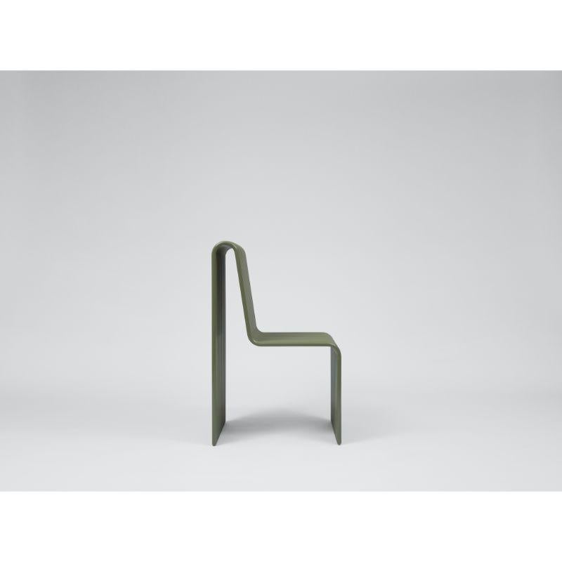 Moderne Chaise à ruban vert, par Laun en vente