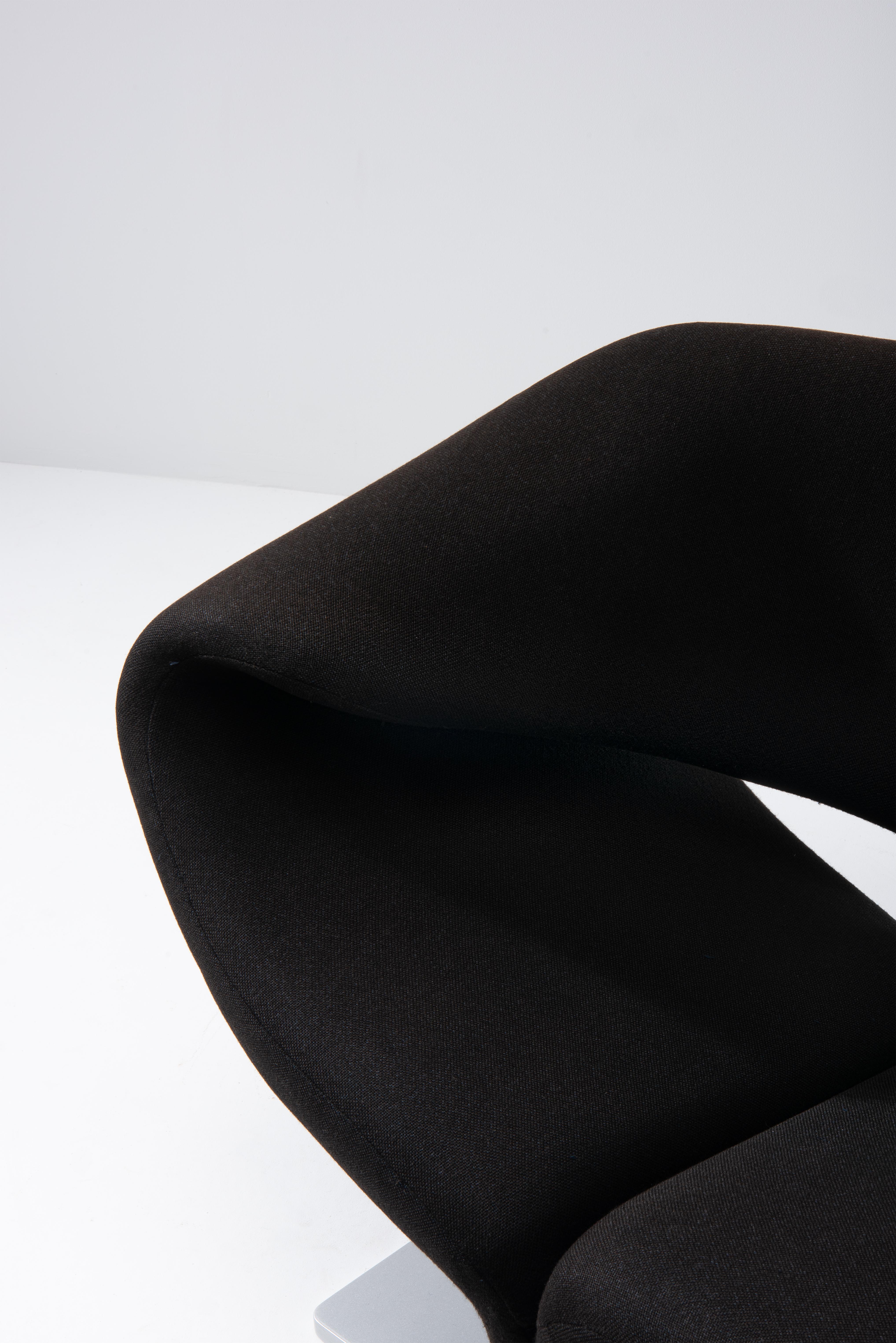 Acier inoxydable Chaise Ribbon de Pierre Paulin