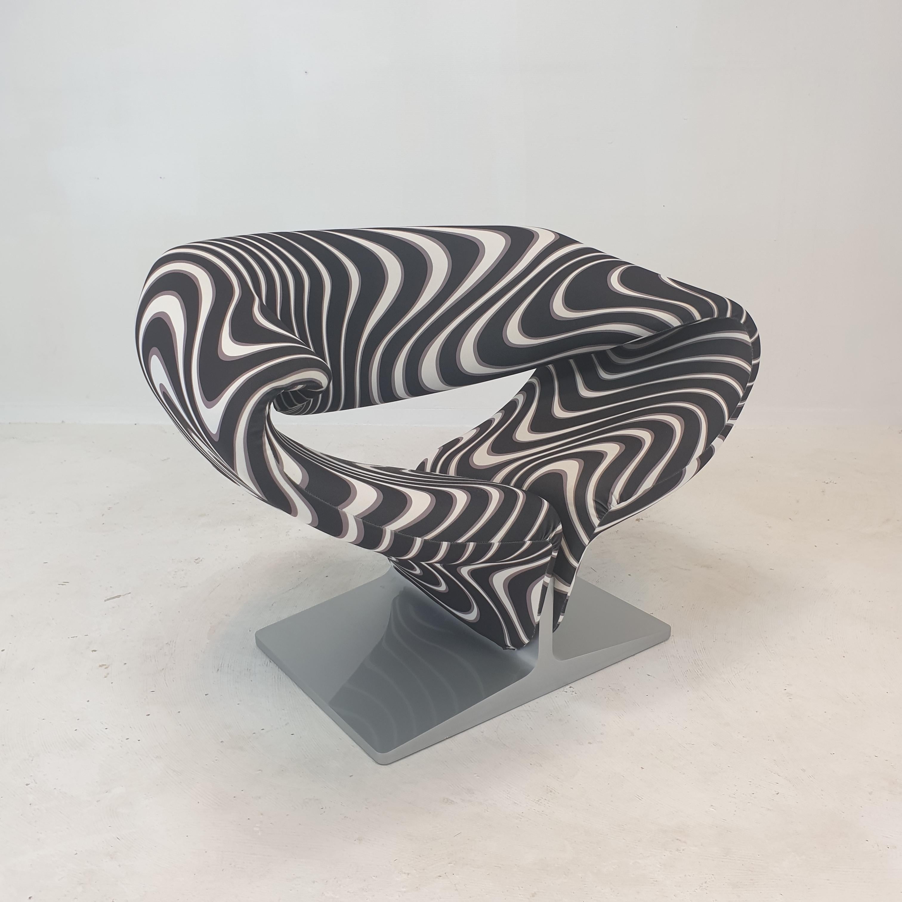 Late 20th Century Ribbon Chair With Ottoman by Pierre Paulin for Artifort, 1990's For Sale