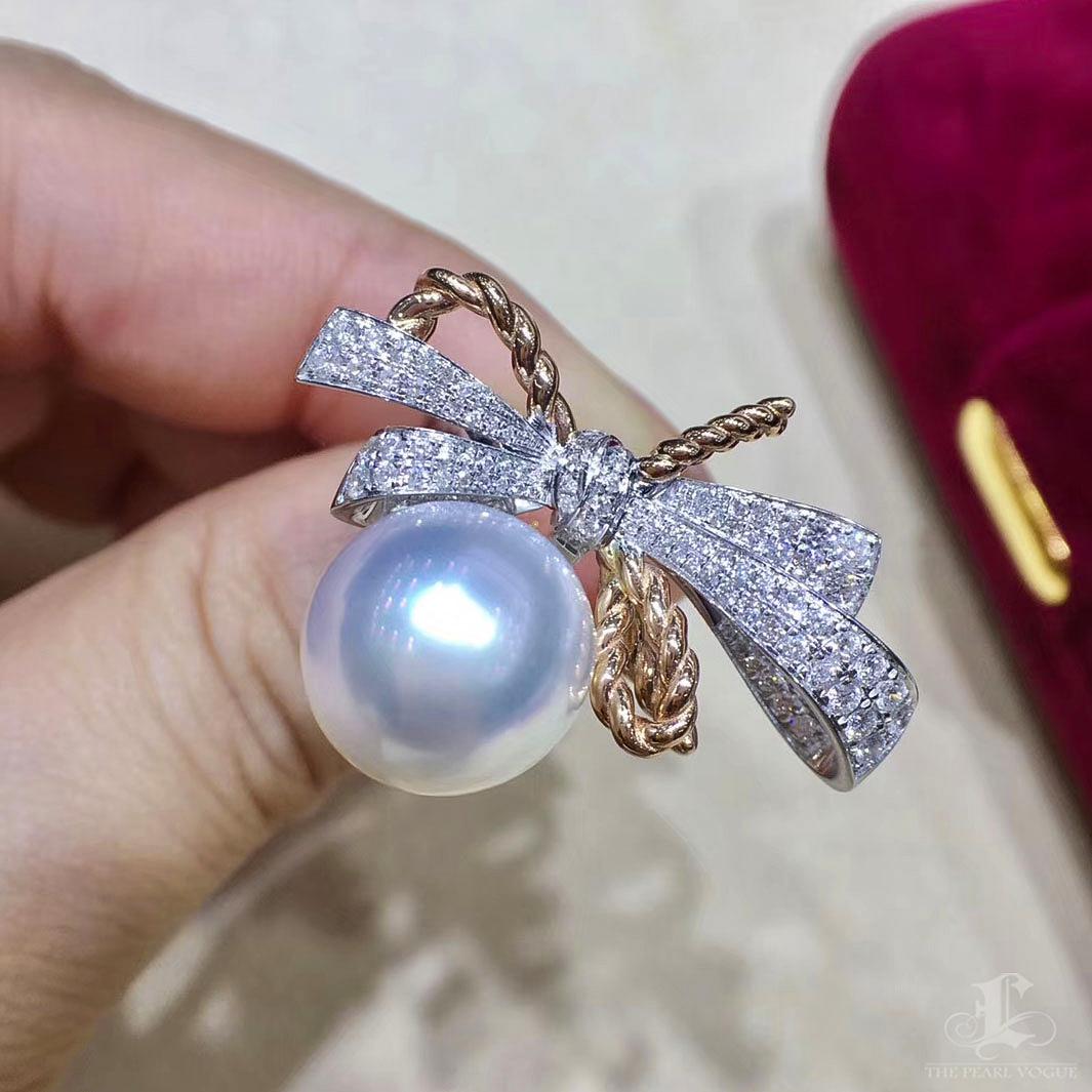 【Lustre Arc】Aurora South Sea Pearl Cocktail Ring in 18K White & Rose Gold In New Condition For Sale In New York, NY
