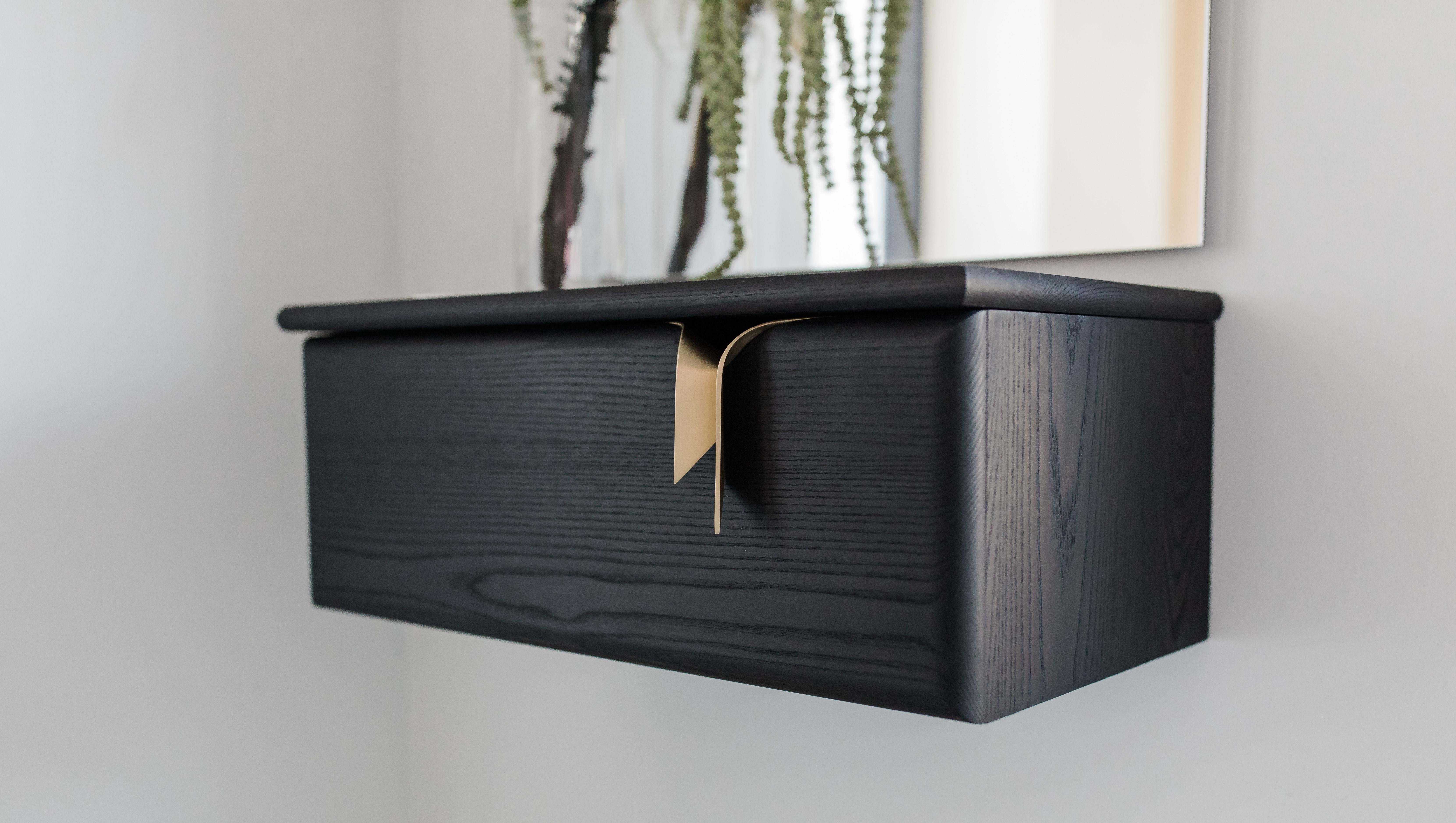 Console e specchio da parete Ribbon, legno nero, hardware in bronzo di Debra Folz in vendita 1