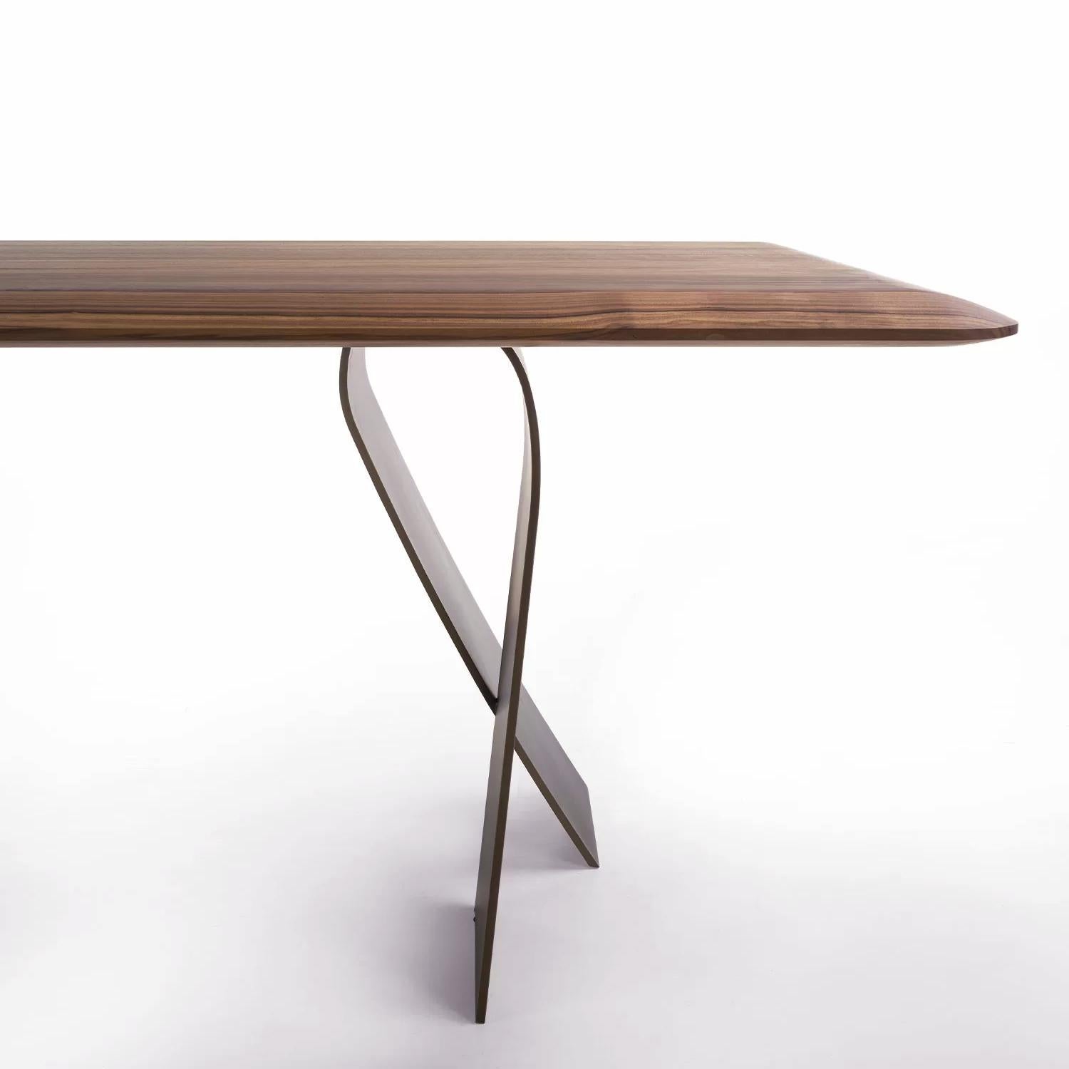 italien Table en noyer à rubans en vente
