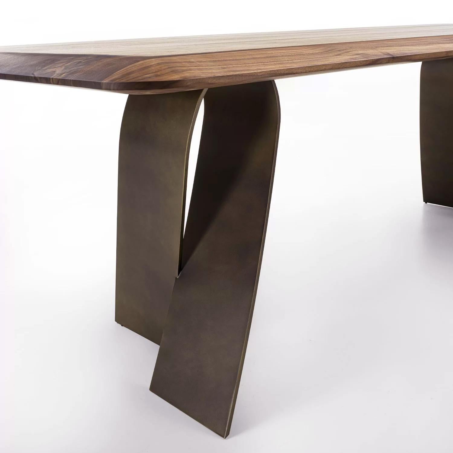 Fait main Table en noyer à rubans en vente