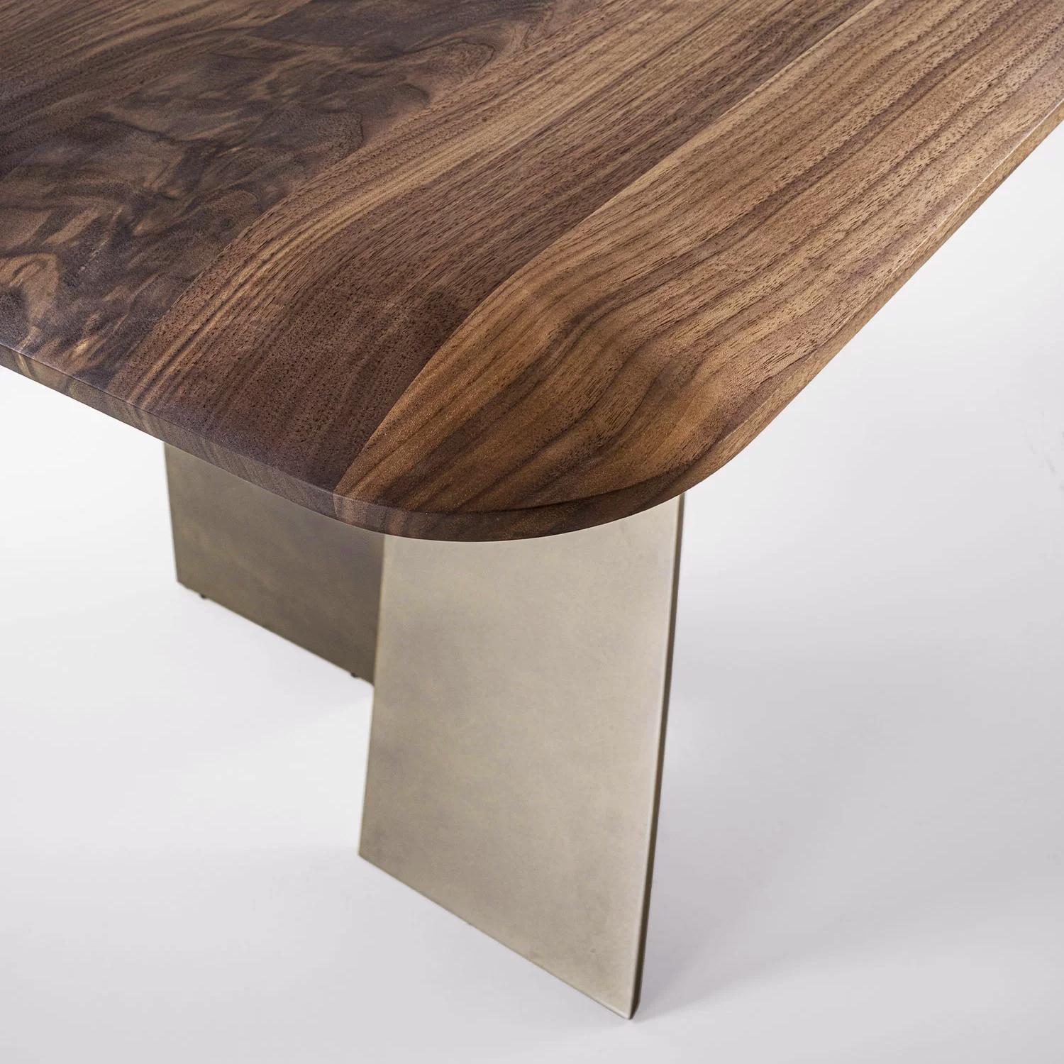 XXIe siècle et contemporain Table en noyer à rubans en vente