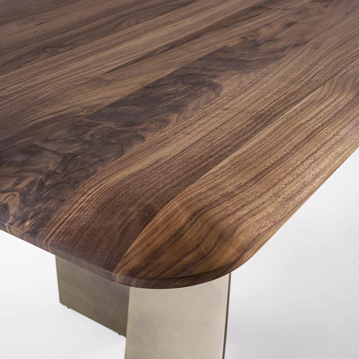 Acier Table en noyer à rubans en vente