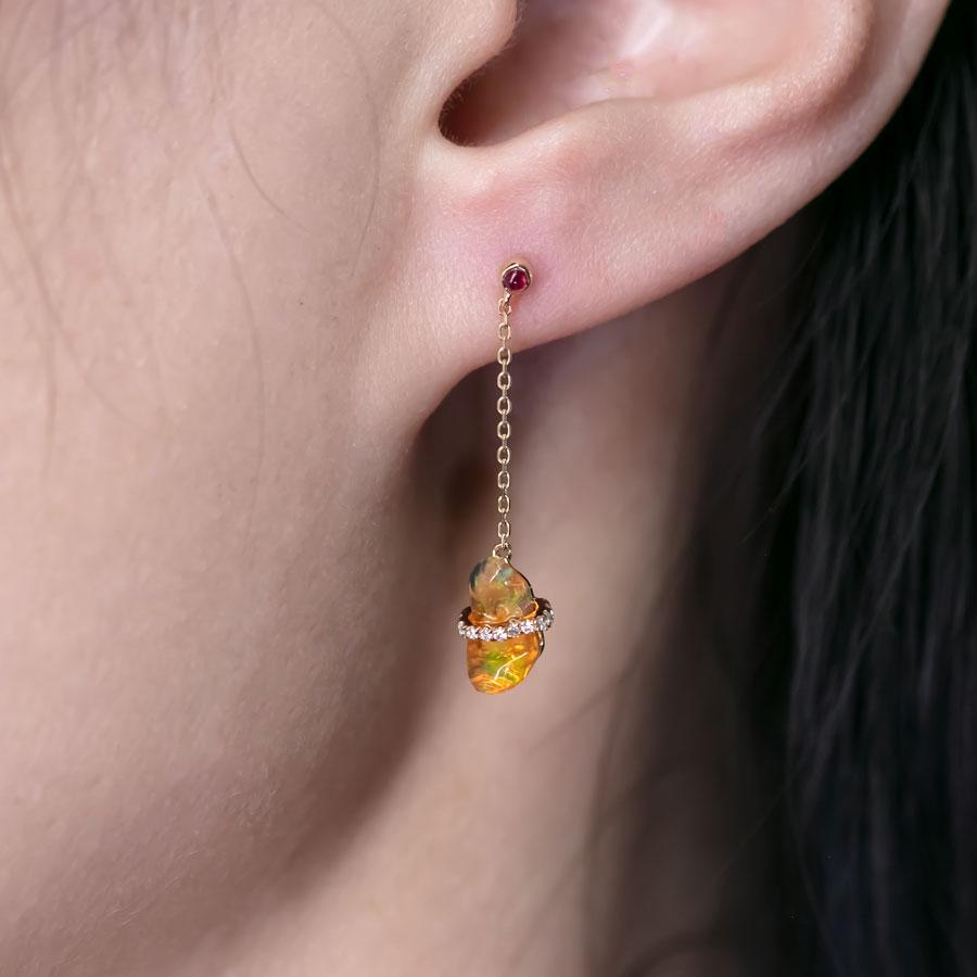 Ribbon Wrapped Fire Opal Ruby Diamond Drop Earrings 18K Yellow Gold (Arts and Crafts) im Angebot