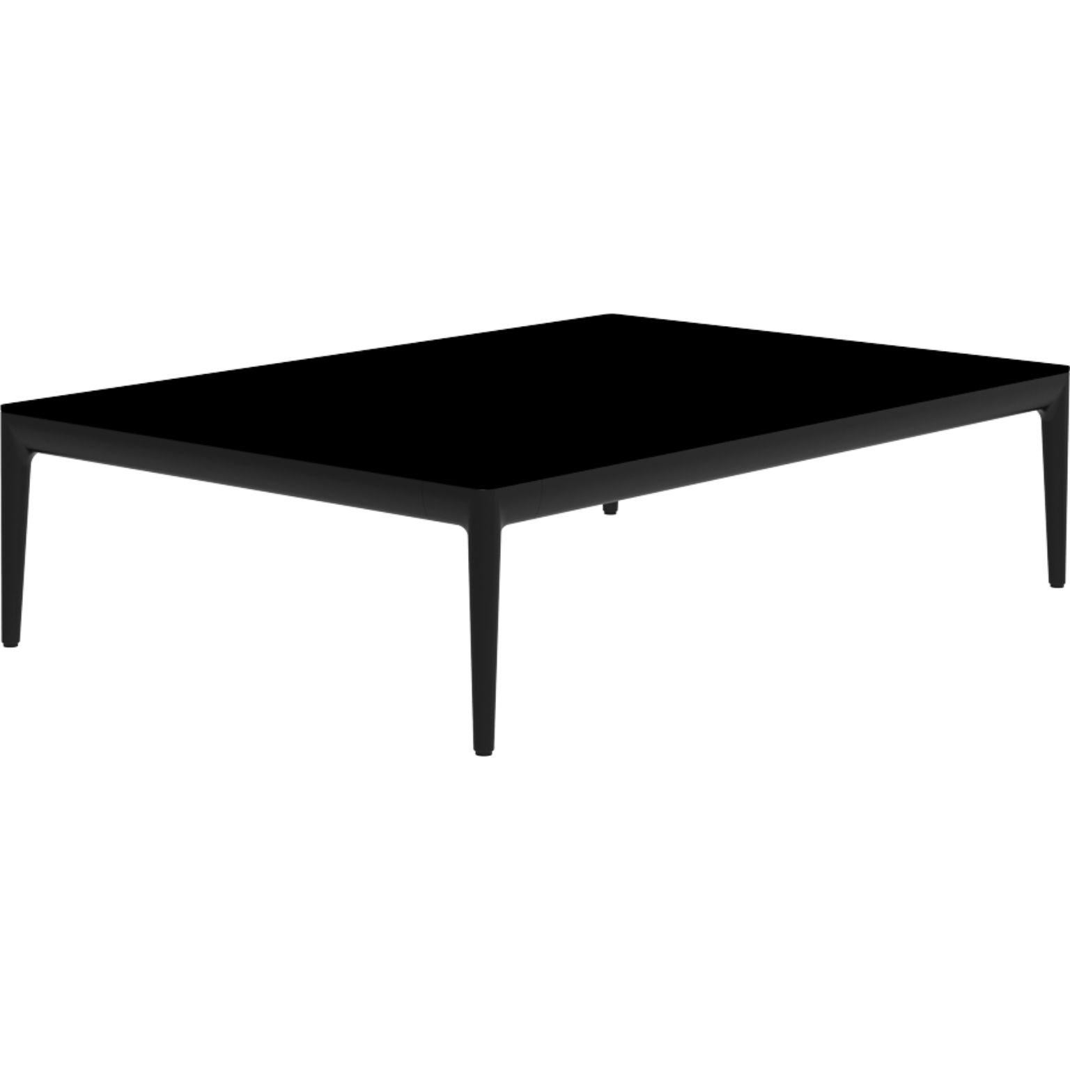 Ribbons black 115 coffee table by MOWEE
Dimensions: D 76 x W 115 x H 29 cm
Material: Aluminum and HPL top.
Weight: 14.5 kg.
Also available in different colors and finishes. (HPL Black Edge or Neolith top).

An unmistakable collection for its