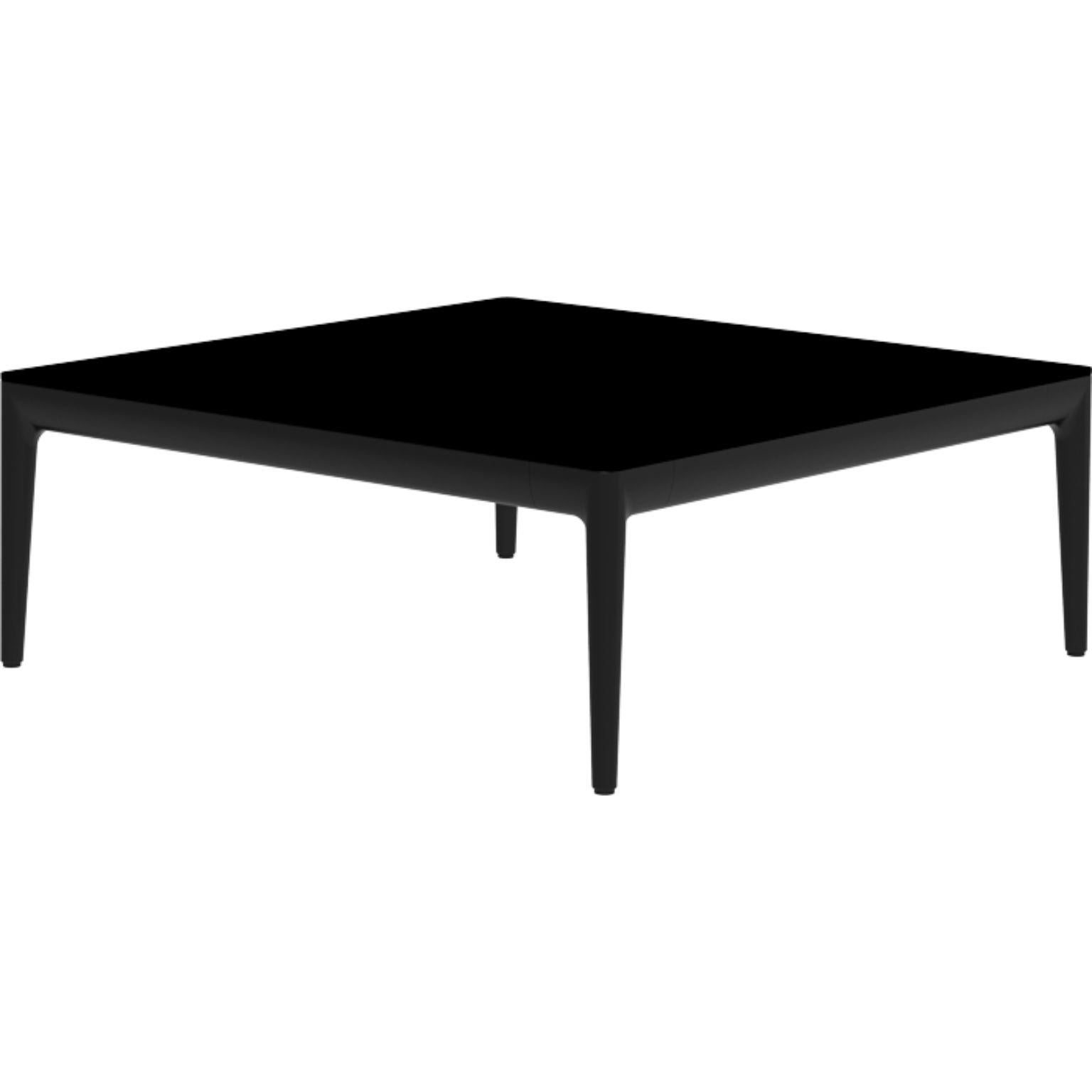 Ribbons Black 76 coffee table by MOWEE
Dimensions: D76 x W76 x H29 cm
Material: Aluminum and HPL top.
Weight: 12 kg.
Also available in different colors and finishes. (HPL Black Edge or Neolith top). 
An unmistakable collection for its beauty