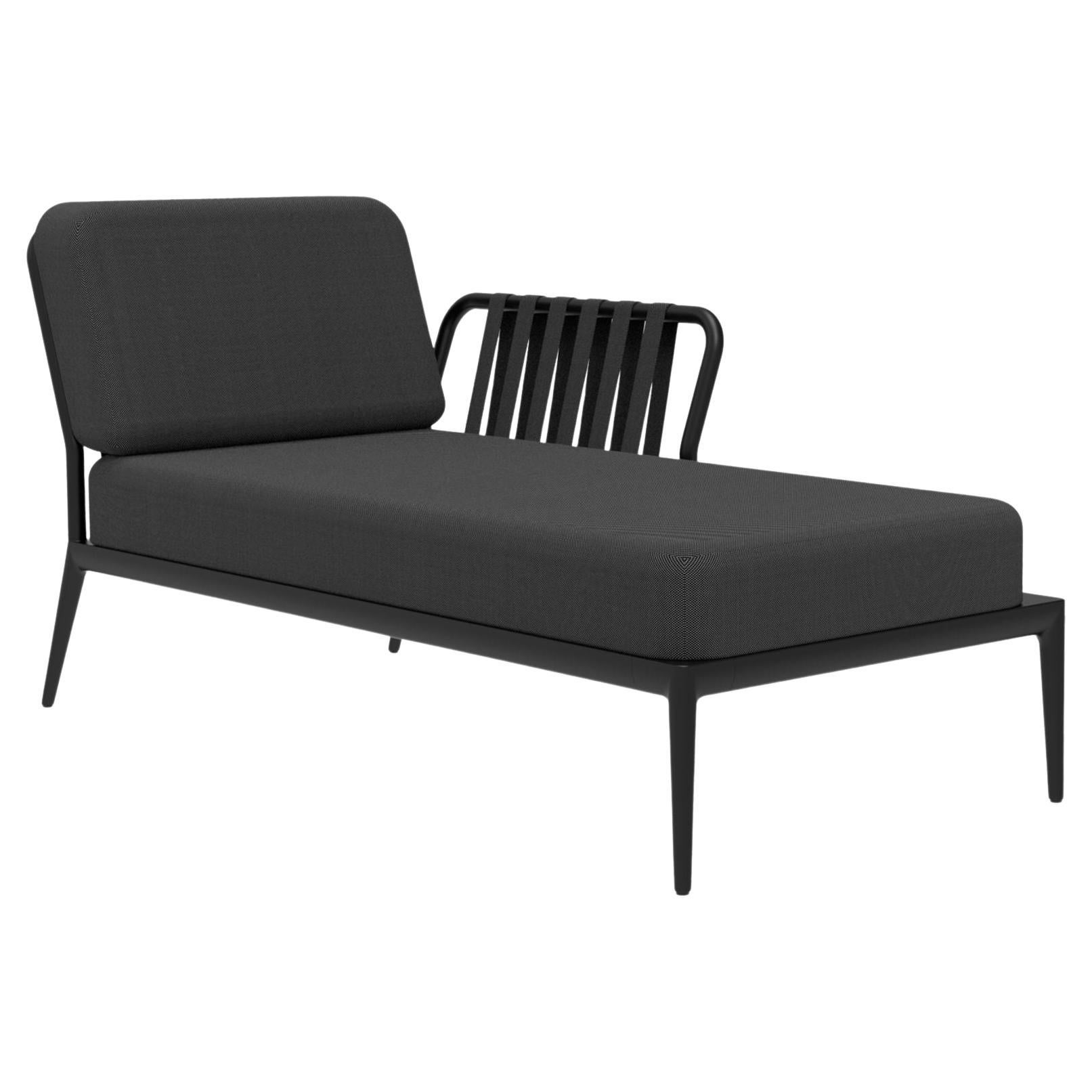 Chaise longue noire à rubans pour la gauche de MOWEE en vente