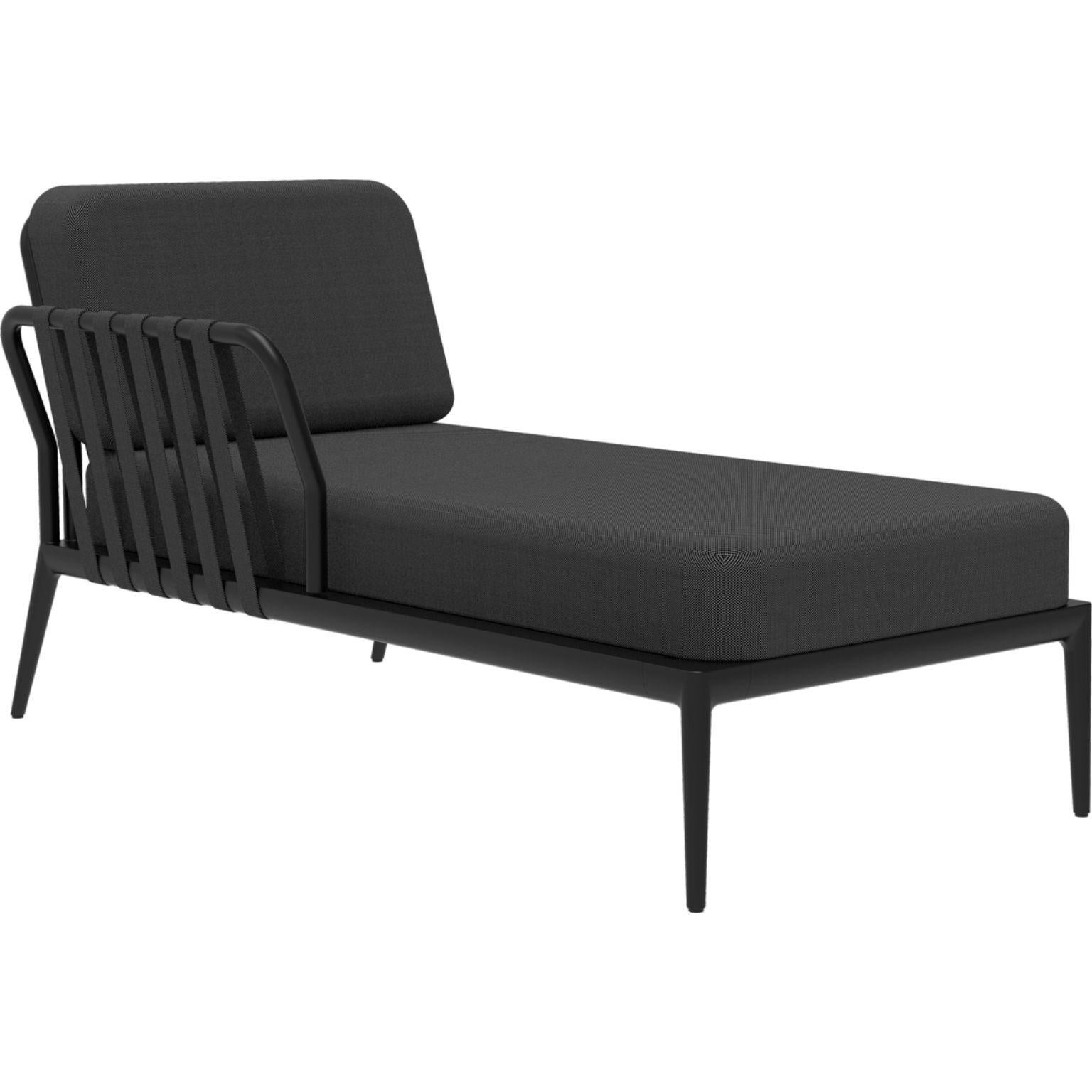 Ribbons black right chaise longue by MOWEE
Dimensions: D80 x W155 x H81 cm
Material: Aluminum, Upholstery
Weight: 28 kg
Also Available in different colours and finishes. 

An unmistakable collection for its beauty and robustness. A tribute to