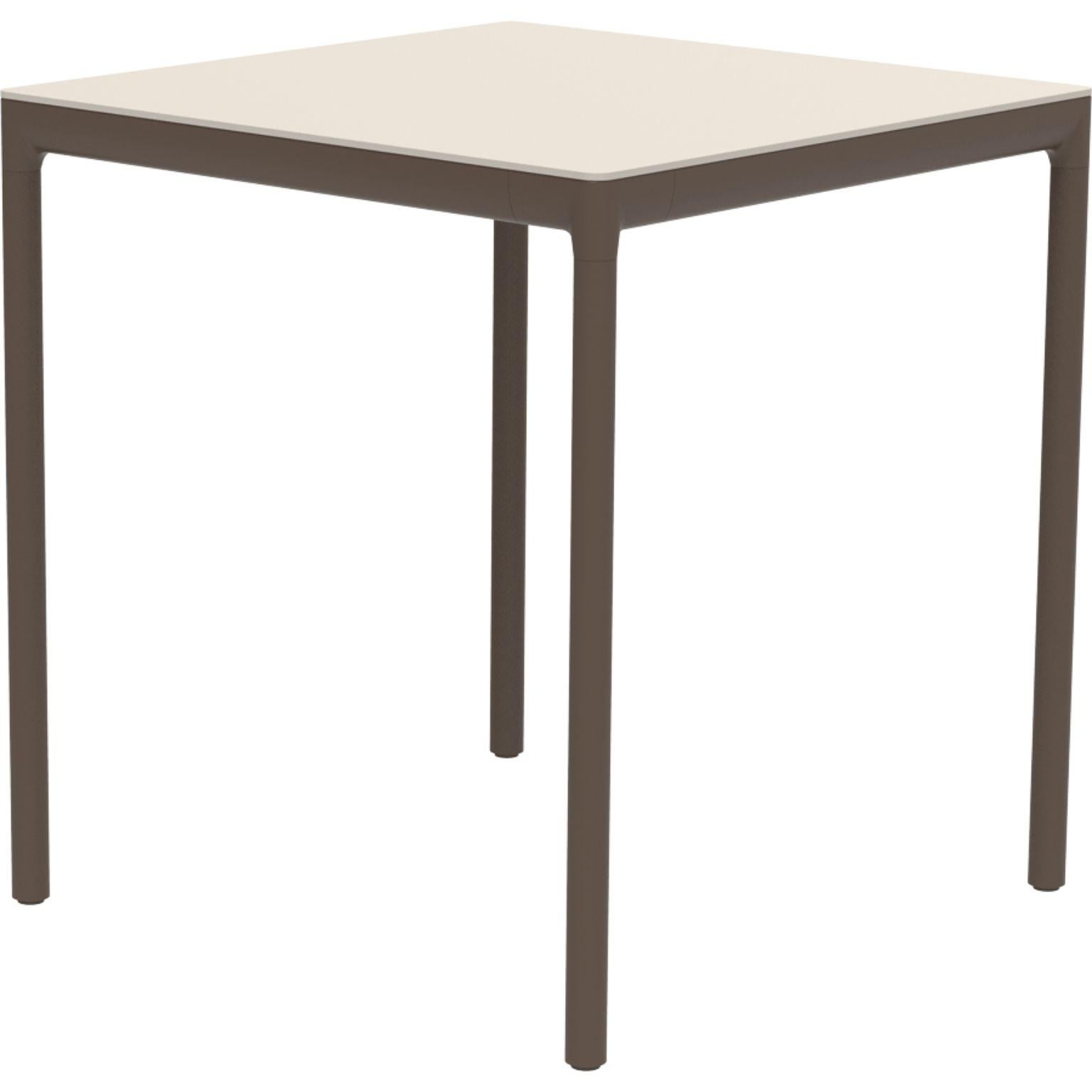 Ribbons bronze 70 side table by MOWEE
Dimensions: D70 x W70 x H75 cm.
Material: Aluminum, HPL top.
Weight: 12 kg.
Also available in different colors and finishes. (HPL Black Edge or Neolith top).

An unmistakable collection for its beauty and