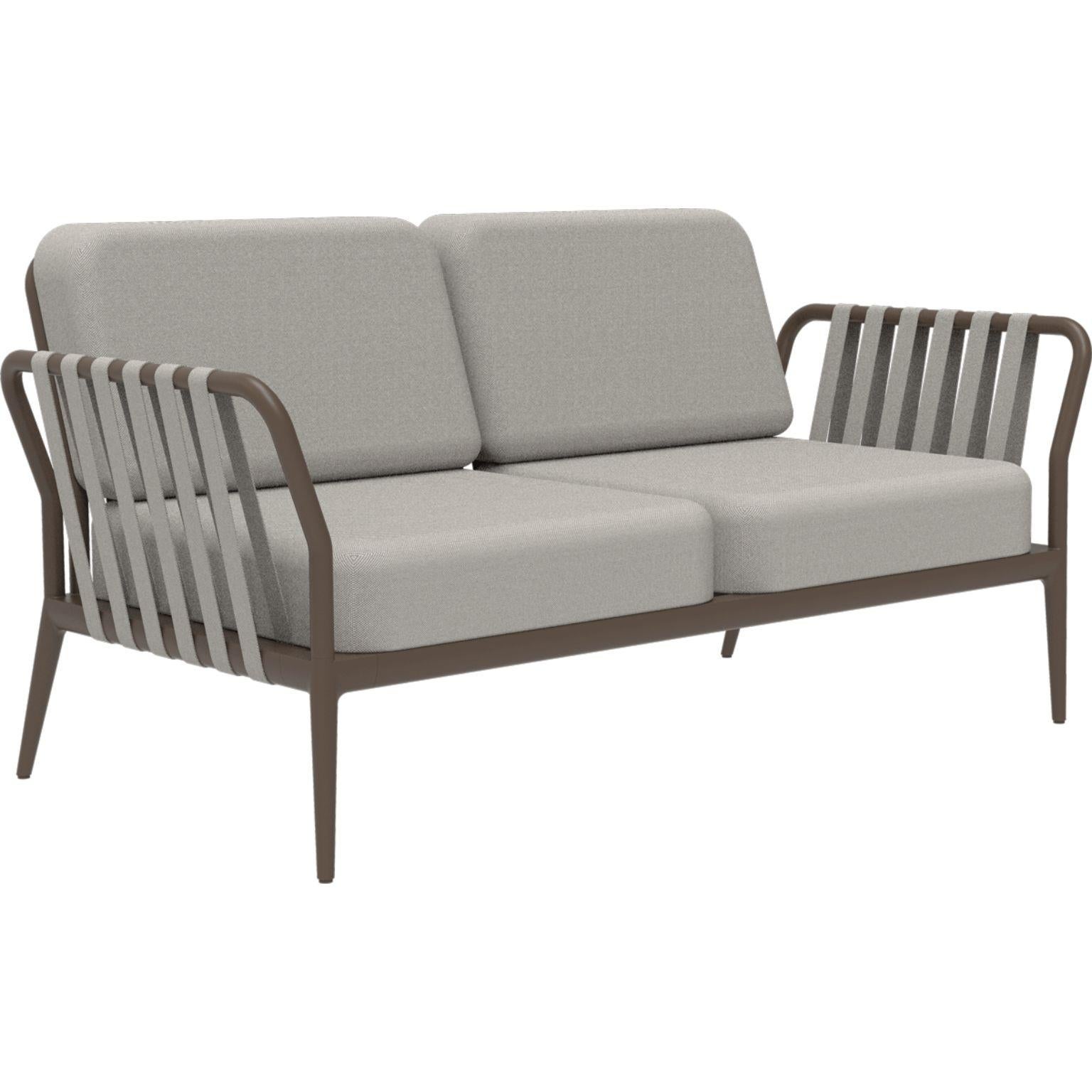 Ribbons bronze sofa by Mowee.
Dimensions: D83 x W160 x H81 cm
Material: Aluminium, upholstery.
Weight: 32 kg
Also available in different colors and finishes. 

An unmistakable collection for its beauty and robustness. A tribute to the