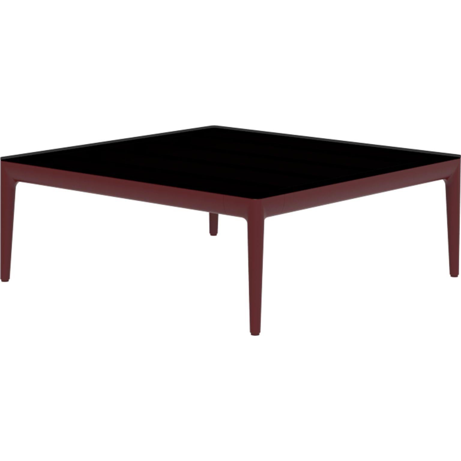 Ribbons Burgundy 76 coffee table by MOWEE
Dimensions: D 76 x W 76 x H 29 cm
Material: Aluminum and HPL top.
Weight: 12 kg.
Also available in different colors and finishes. (HPL Black Edge or Neolith top).

An unmistakable collection for its