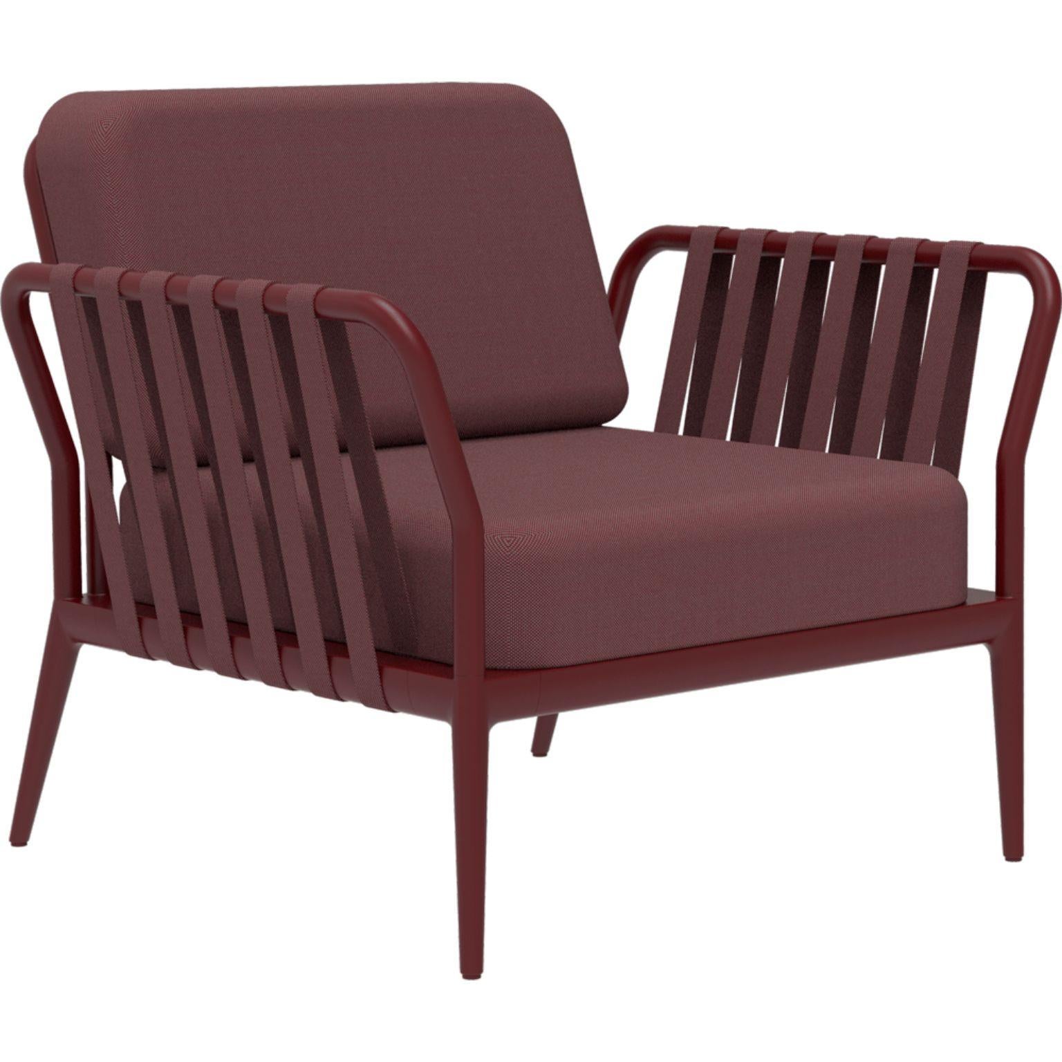 Ribbons Burgundy armchair by MOWEE
Dimensions: D83 x W91 x H81 cm (Seat Height 42 cm)
Material: Aluminum, Upholstery
Weight: 20 kg
Also Available in different colors and finishes. 

An unmistakable collection for its beauty and robustness. A