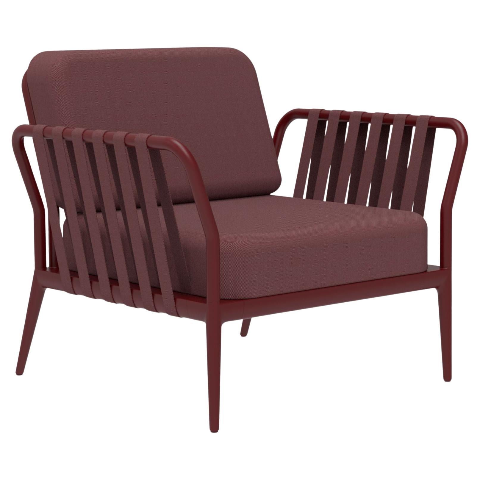 Burgunderfarbener Sessel mit Bändern von MOWEE im Angebot