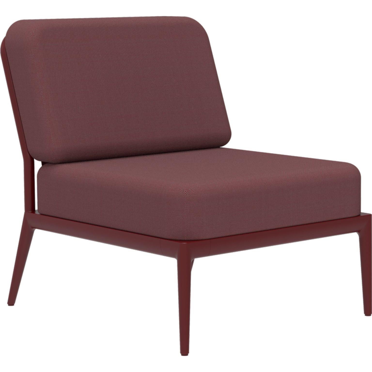 Ribbons burgundy central modular sofa by MOWEE
Dimensions: D83 x W68 x H81 cm.
Material: Aluminium and upholstery.
Weight: 17 kg.
Also available in different colors and finishes. 

An unmistakable collection for its beauty and robustness. A