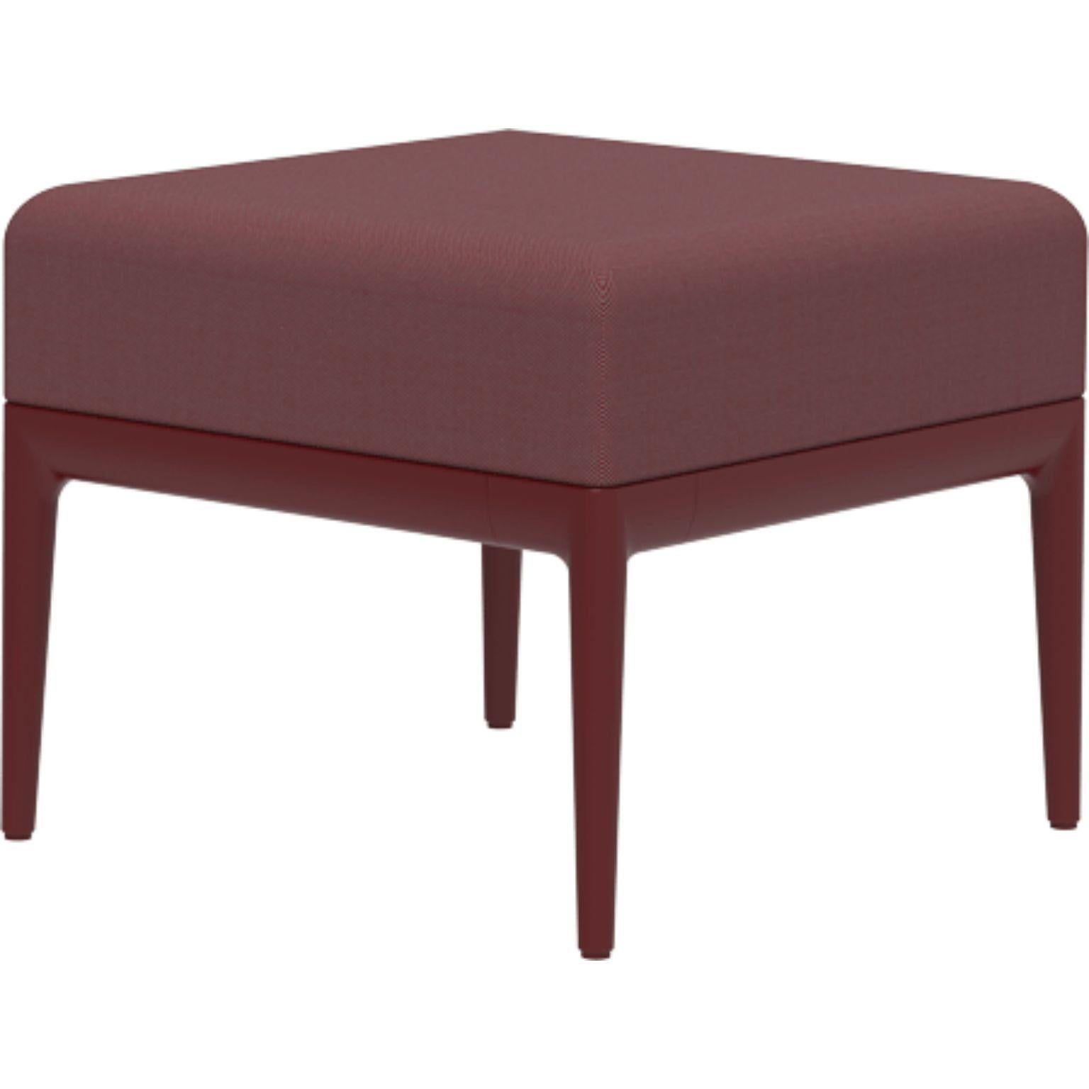 Ribbons Burgundy Puff by MOWEE
Dimensions: D50 x W50 x H42 cm.
Material: Aluminum and upholstery.
Weight: 9.3 kg
Also available in different colors and finishes. 

An unmistakable collection for its beauty and robustness. A tribute to the