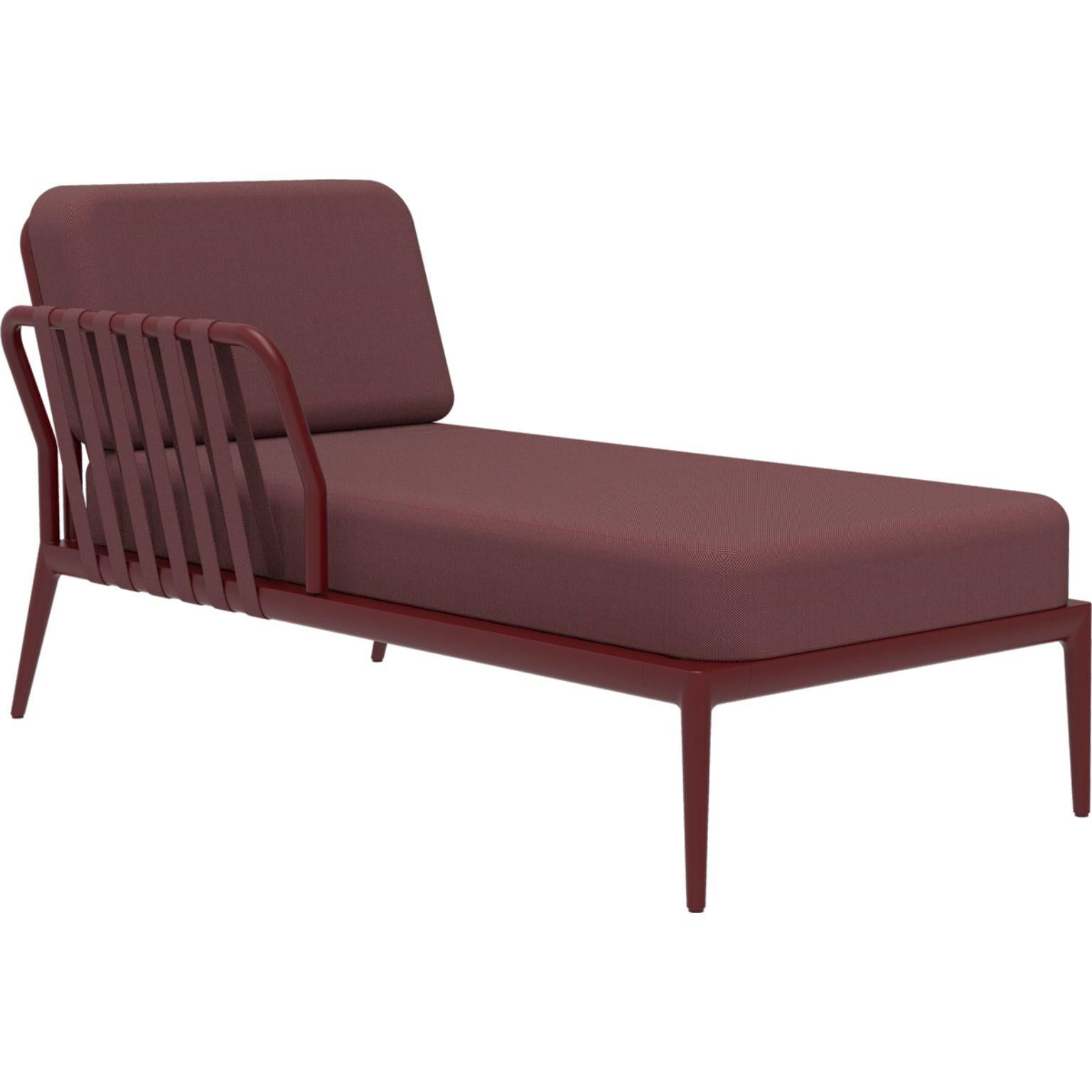 Ribbons burgundy right chaise longue by MOWEE
Dimensions: D80 x W155 x H81 cm
Material: aluminum, upholstery
Weight: 28 kg
Also available in different colours and finishes.

An unmistakable collection for its beauty and robustness. A tribute