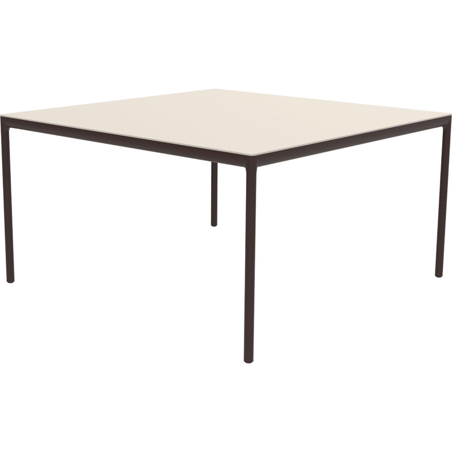 Ribbons chocolate 138 coffee table by MOWEE
Dimensions: D138 x W138 x H75 cm.
Material: Aluminum and HPL top.
Weight: 23 kg.
Also available in different colors and finishes. (HPL Black Edge or Neolith top).

An unmistakable collection for its