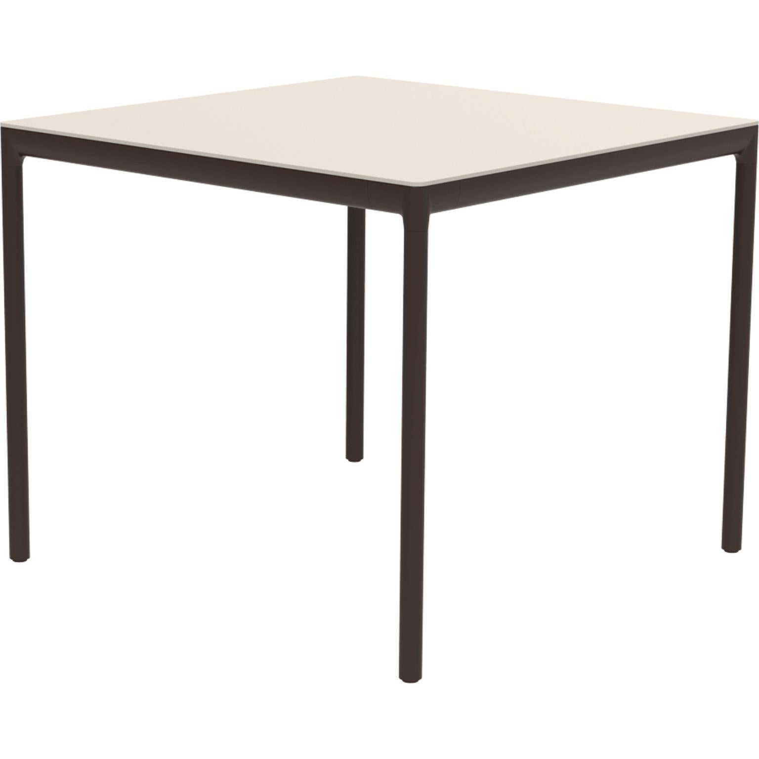 Ribbons chocolate 90 table by MOWEE
Dimensions: D90 x W90 x H75 cm.
Material: Aluminum and HPL top.
Weight: 16 kg.
Also available in different colors and finishes. (HPL Black Edge or Neolith top).

An unmistakable collection for its beauty and