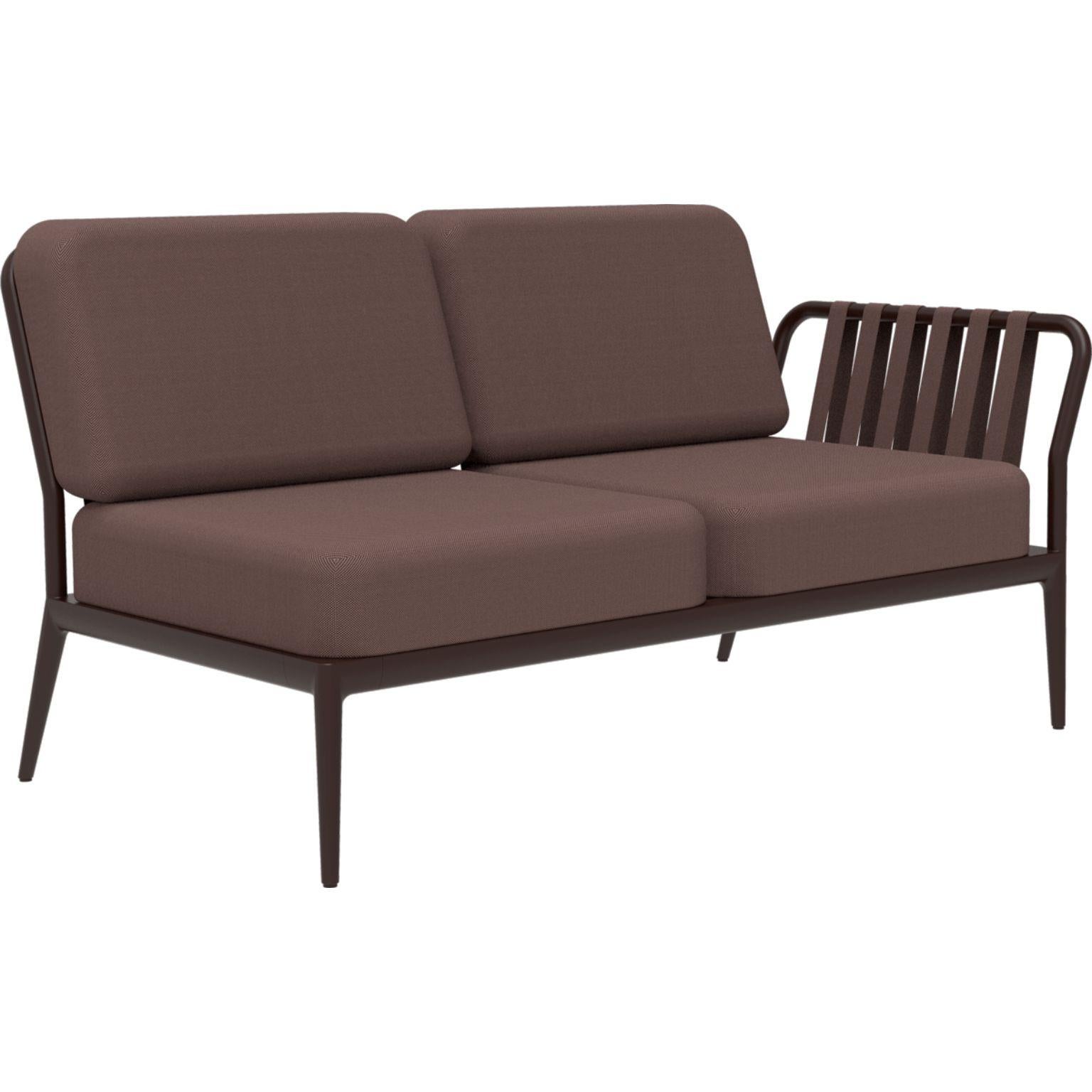 Ribbons chocolate double left Modular sofa by Mowee
Dimensions: D83 x W148 x H81 cm (seat height 42 cm).
Material: Aluminium and upholstery.
Weight: 29 kg
Also available in different colors and finishes.

An unmistakable collection for its