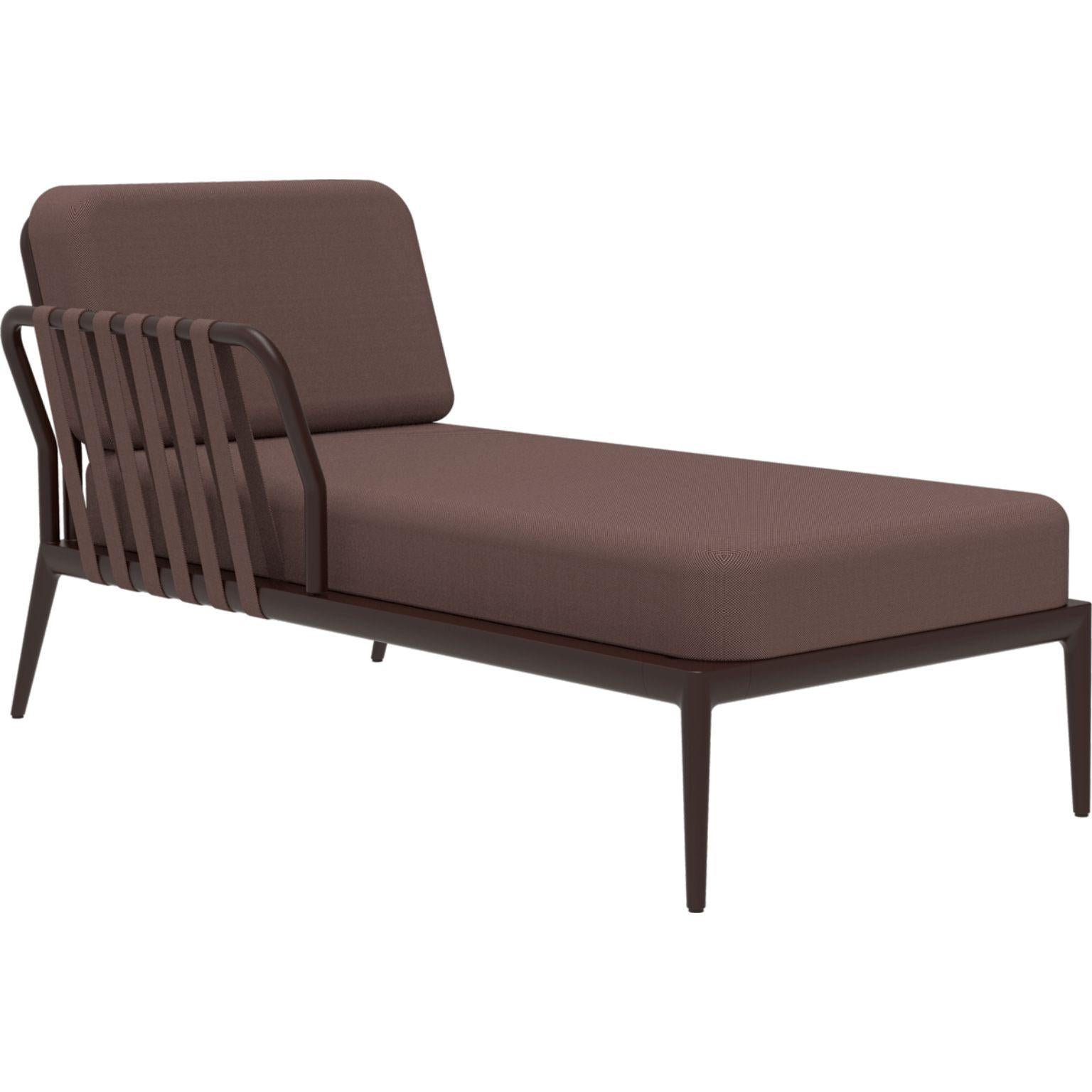 Ribbons chocolate right chaise longue by MOWEE
Dimensions: D80 x W155 x H81 cm
Material: Aluminum, Upholstery
Weight: 28 kg
Also available in different colours and finishes. 

An unmistakable collection for its beauty and robustness. A tribute
