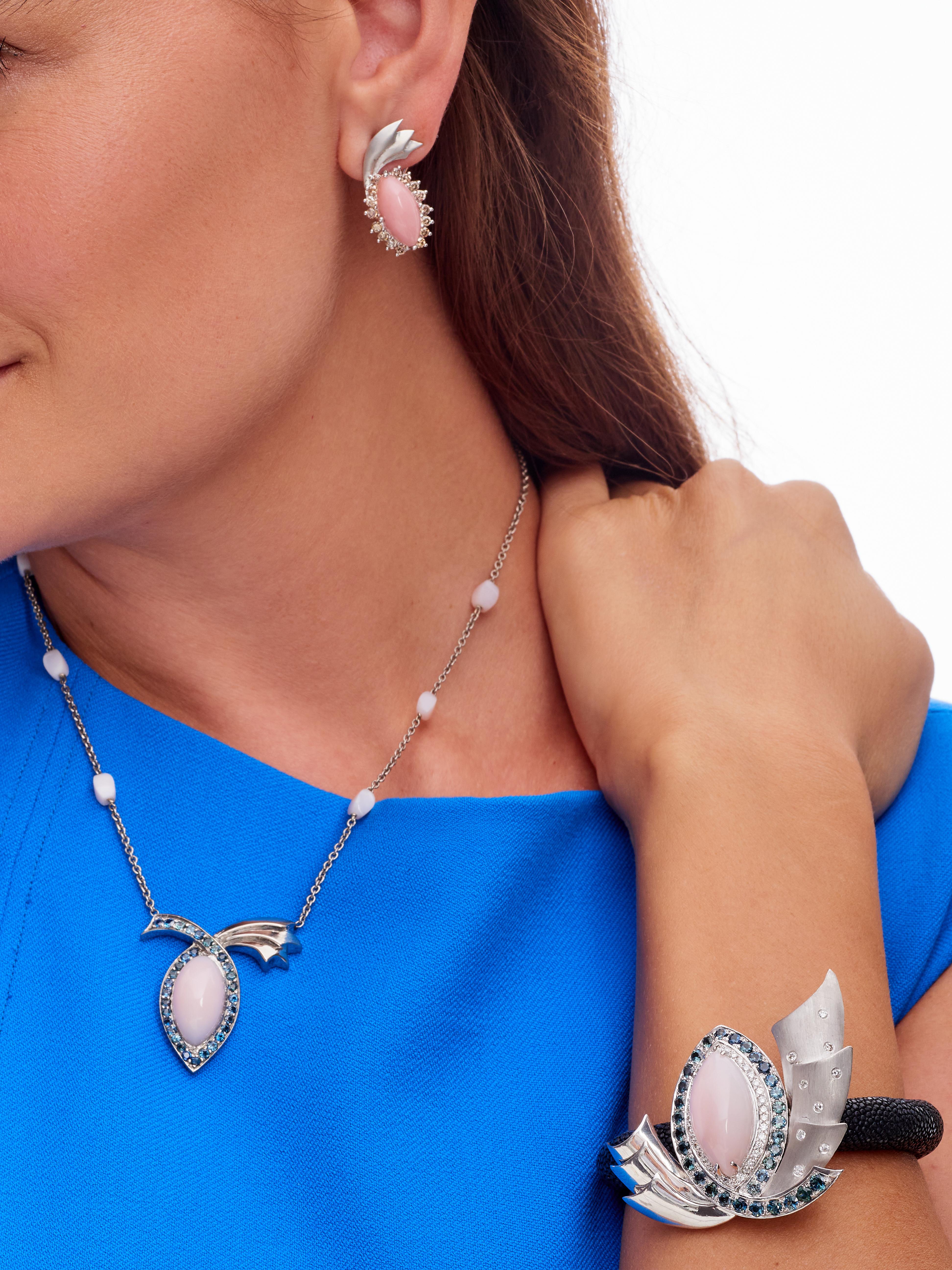 Marquise Cut 11.89 Carat Peruvian Pink Opal Blue Sapphire Pendant Necklace For Sale