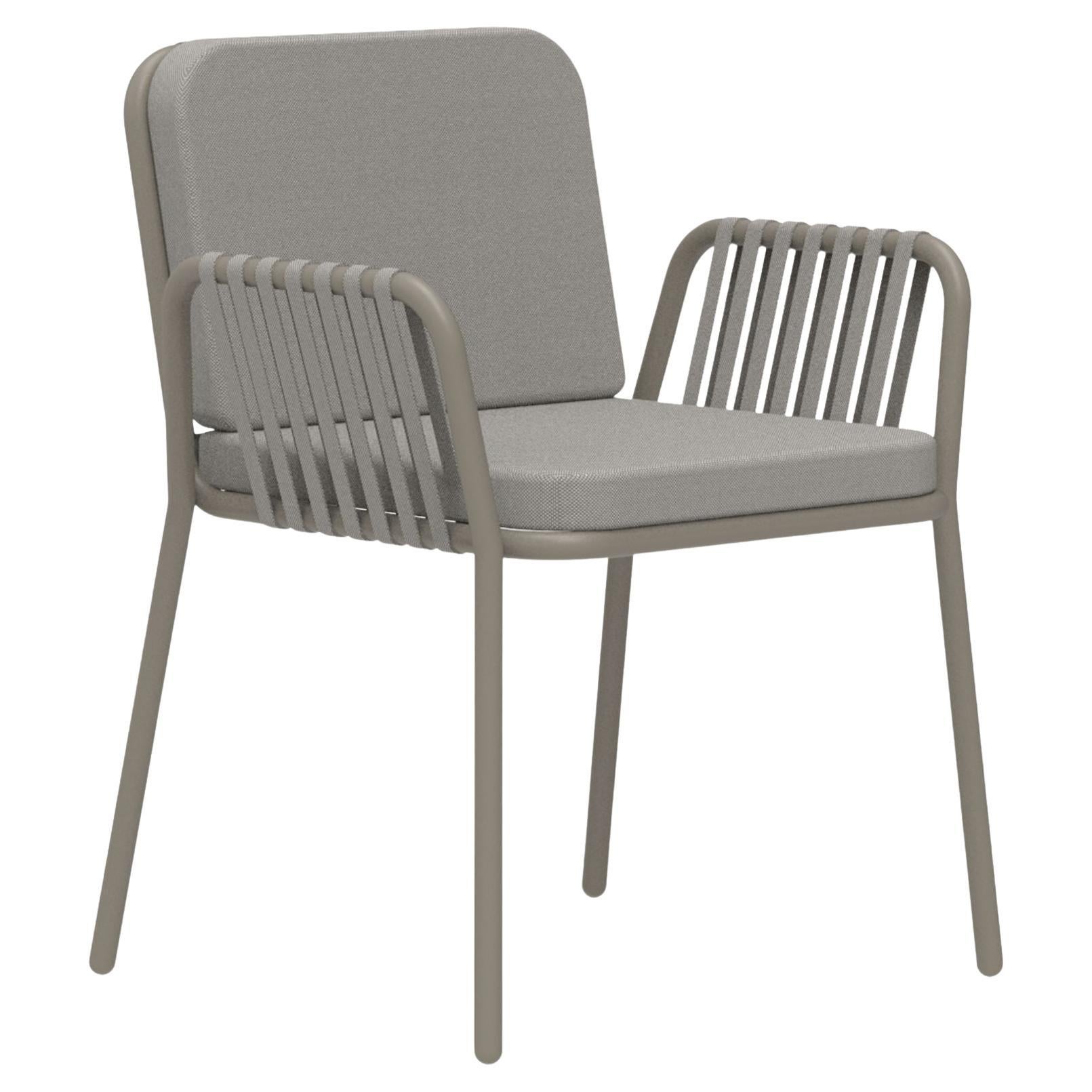 Cremefarbener Sessel mit Bändern von MOWEE im Angebot