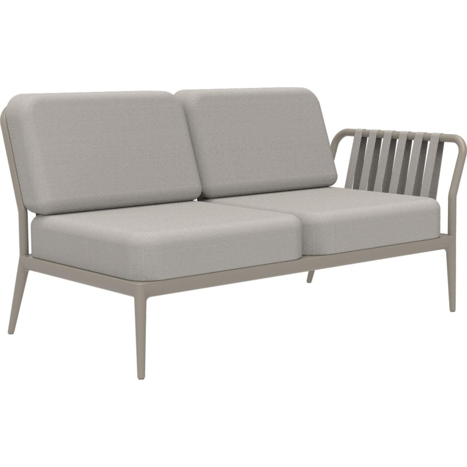 Ribbons Cream Double Left Modular sofa by MOWEE
Dimensions: D83 x W148 x H81 cm (seat height 42 cm).
Material: Aluminum and upholstery.
Weight: 29 kg
Also available in different colors and finishes.

An unmistakable collection for its beauty