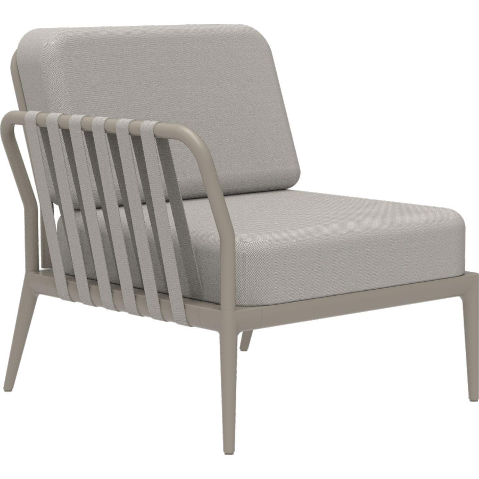 Ribbons Cream Right Modular sofa by MOWEE
Dimensions: D83 x W80 x H81 cm (seat height 42 cm)
Material: Aluminium and upholstery
Weight: 19 kg
Also available in different colors and finishes. 

An unmistakable collection for its beauty and