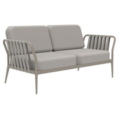 Cremefarbenes Sofa mit Bändern von Mowee