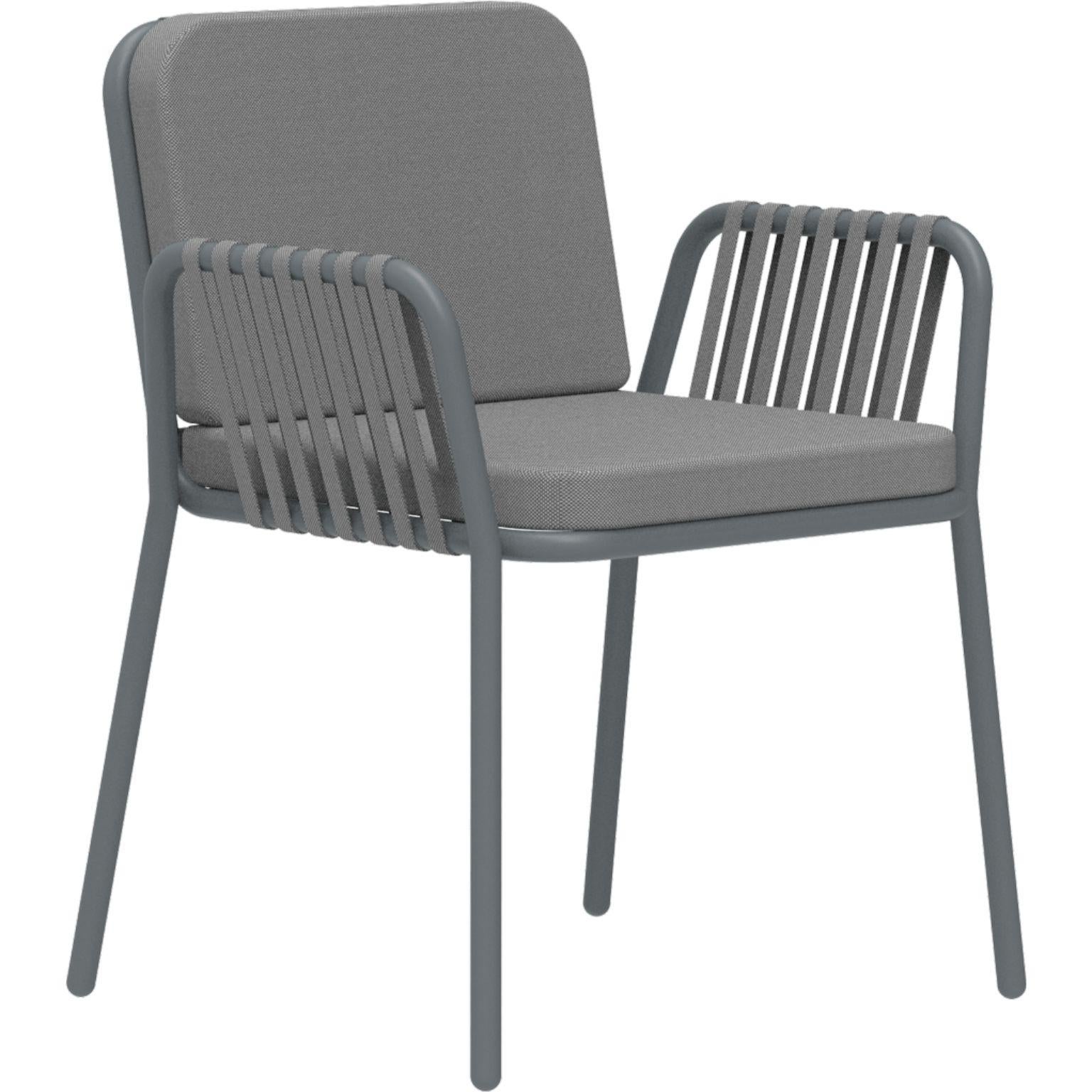 Ribbons grey armchair by MOWEE
Dimensions: D60 x W62 x H83 cm (seat height 48).
Material: Aluminum and upholstery.
Weight: 5 kg.
Also available in different colors and finishes.

An unmistakable collection for its beauty and robustness. A